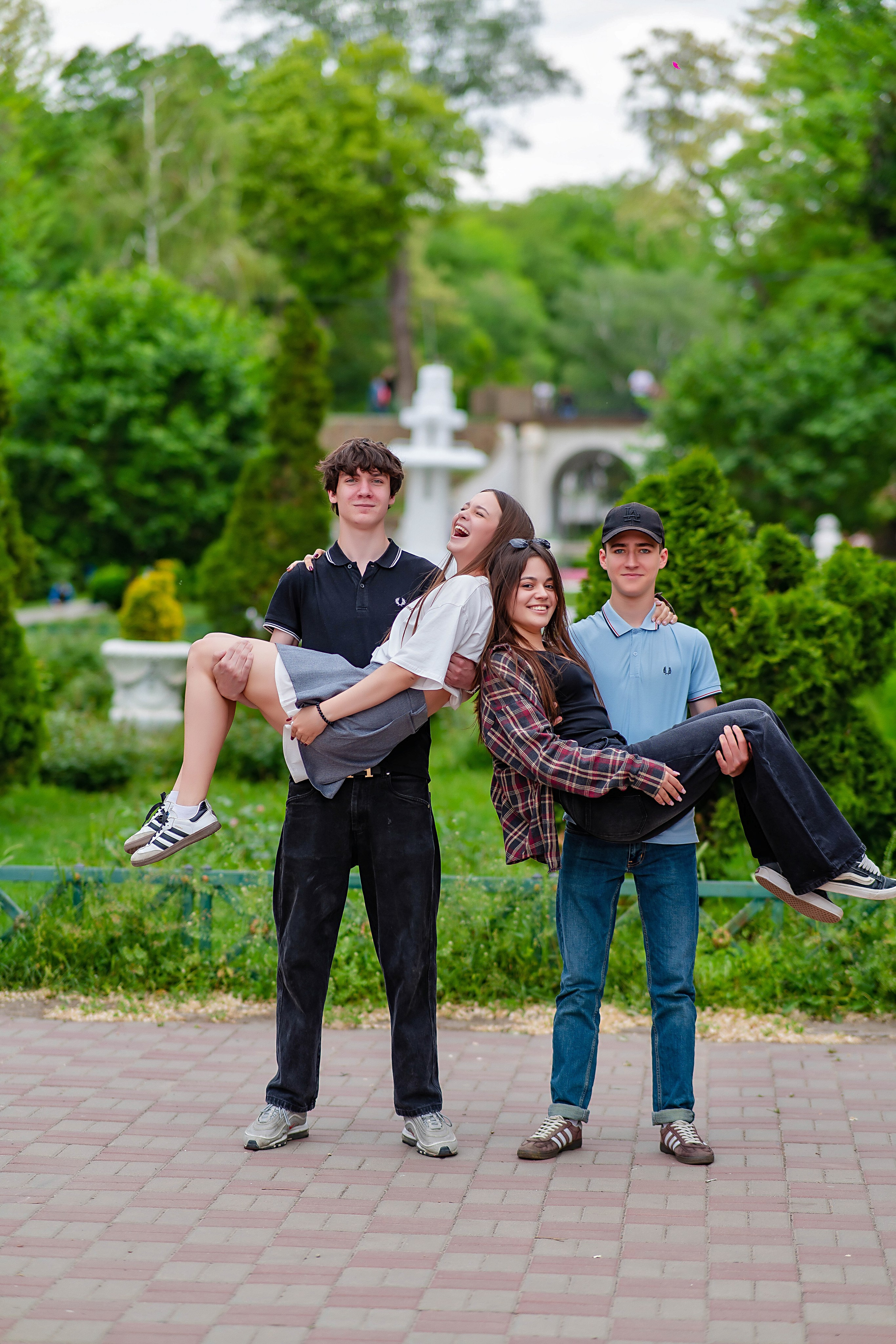 Выпускные (школьные) альбомы (книги) в Ростове-на-Дону. Современные Выпускные Альбомы в Ростове-на-Дону