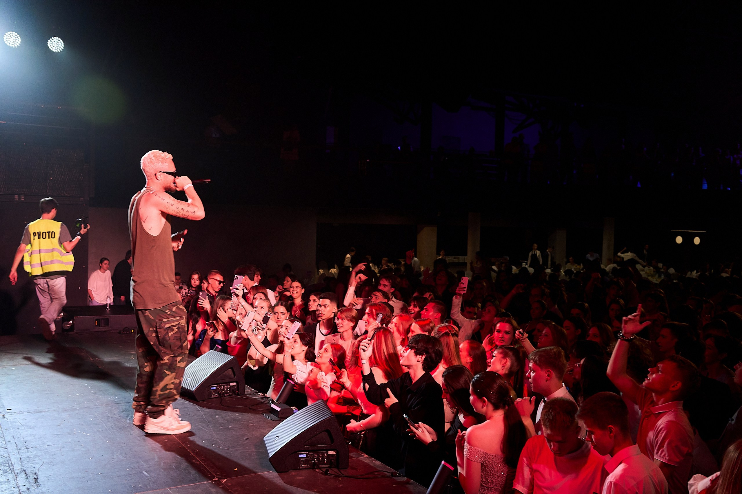 Выпускной 2024 концертный зал Академия ВТБ. Фотограф и Видеограф в Москве. Олег Корушев