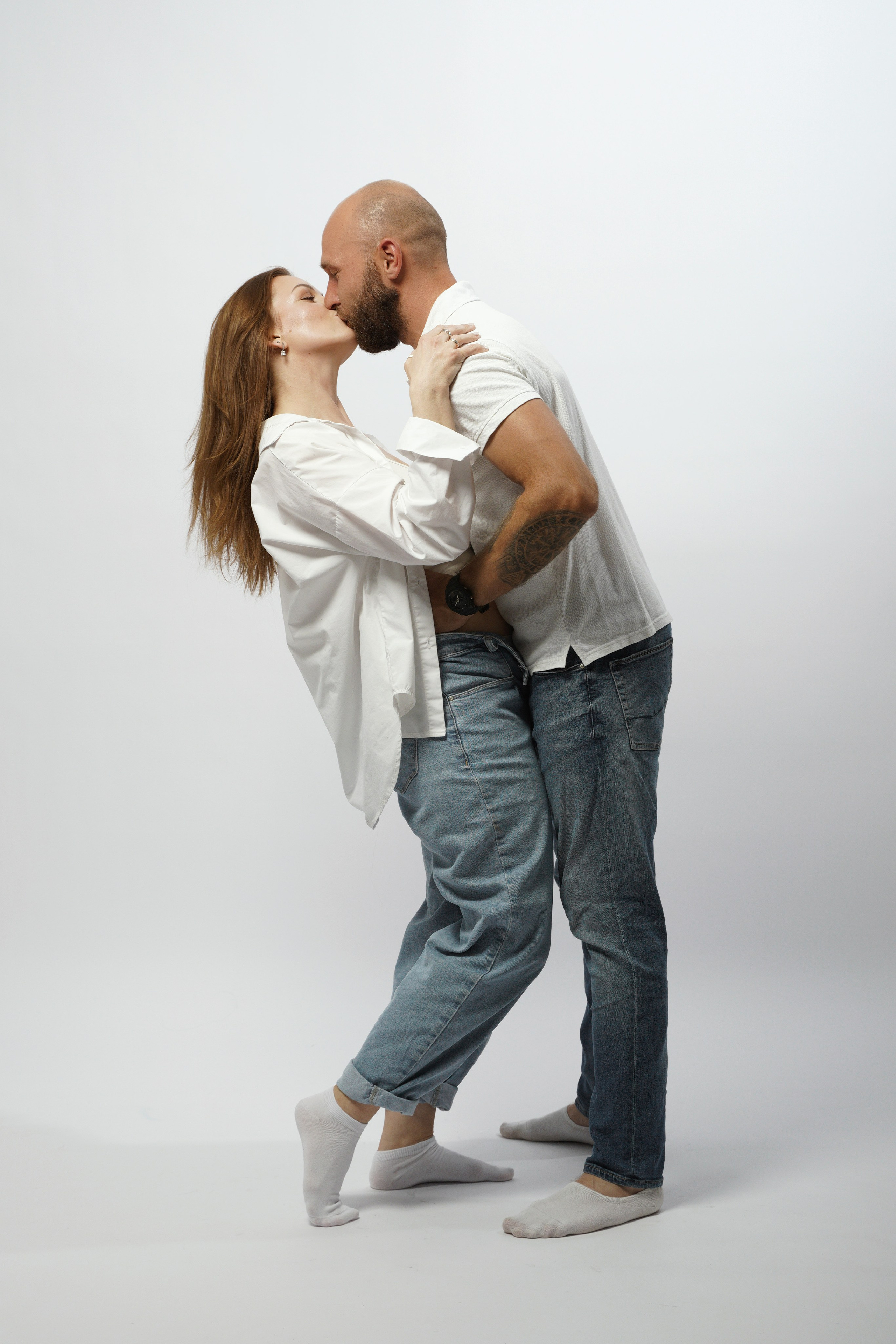 Идеи Love Story без фотографа: близость, эмоции и приватность в студии