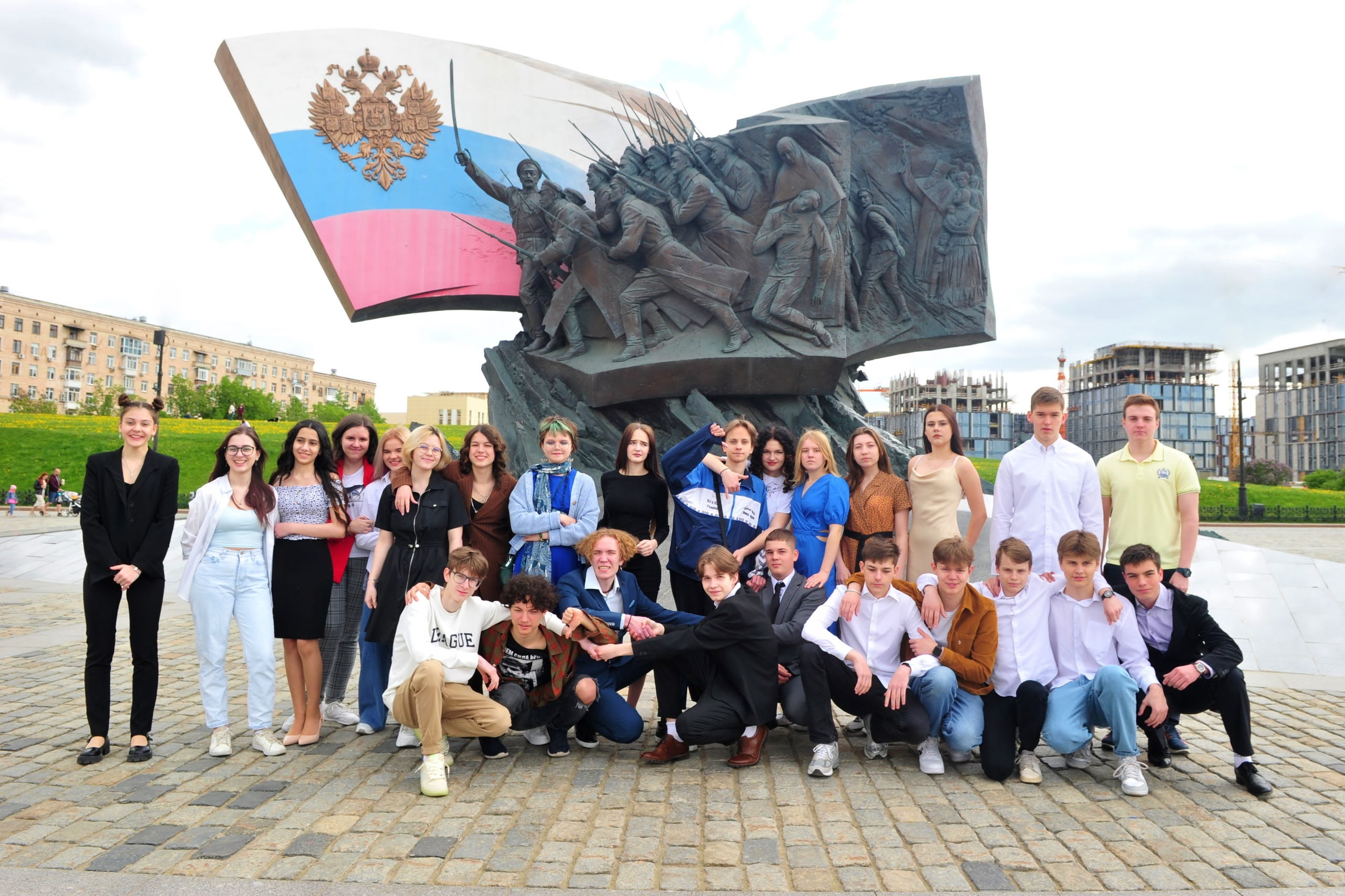 Последний Звонок на Поклонной Горе (уличная фотосессия 9-классников). Свадебный и семейный фотограф в Москве Ирина Гончарова