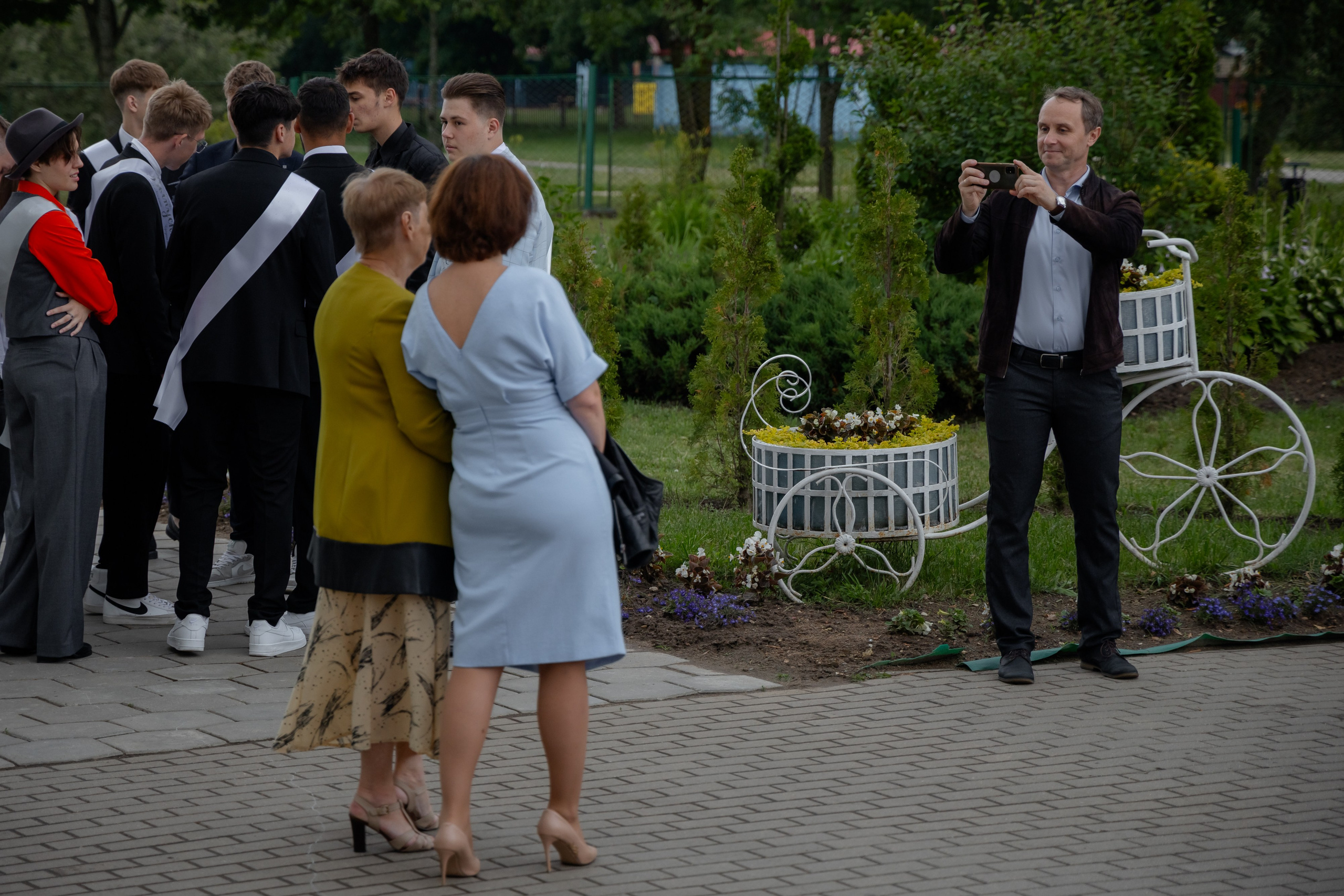Школьный выпускной 2024 год в Соколе (Минск). Свадебный фотограф в Минске/Беларуси Сергей Спиридонов