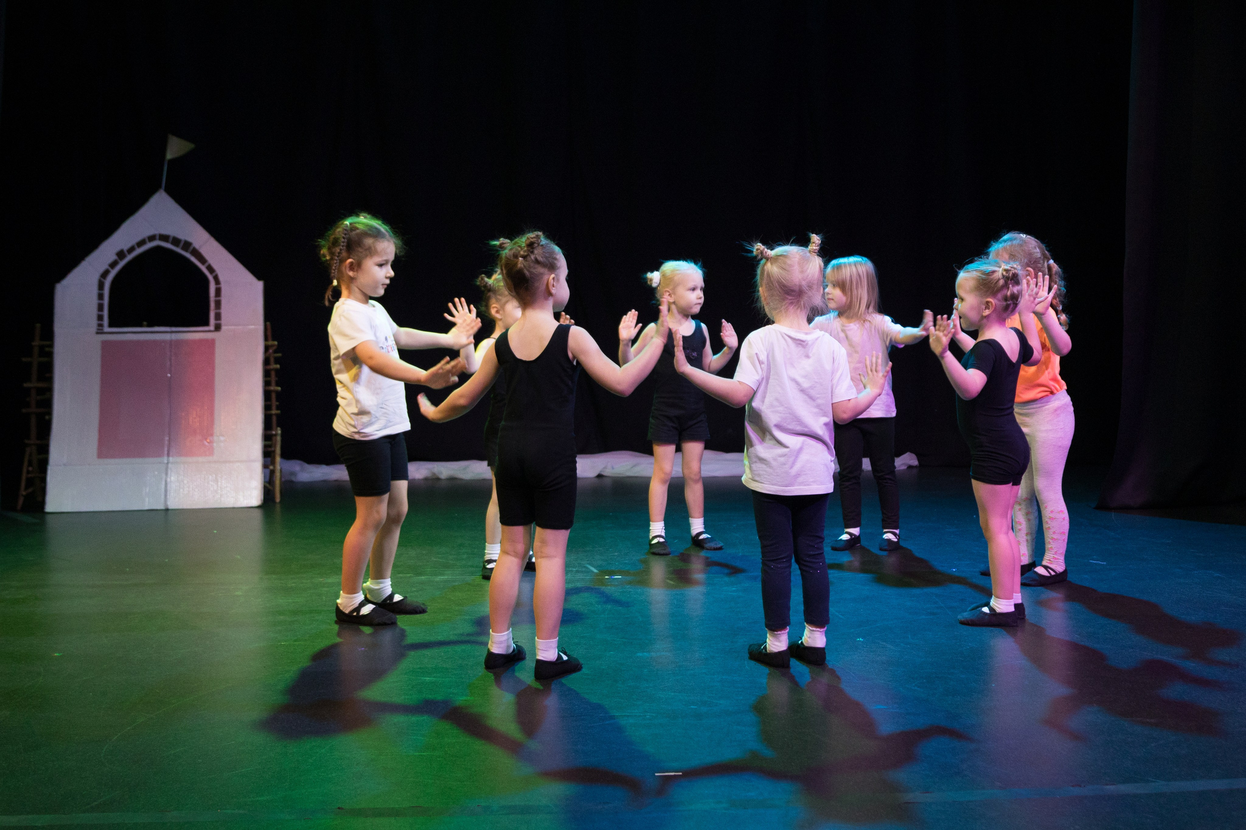 Отчетный танцевальный концерт детей 2-7 лет. Детский и контент фотограф Надя Волкова Санкт-Петербург