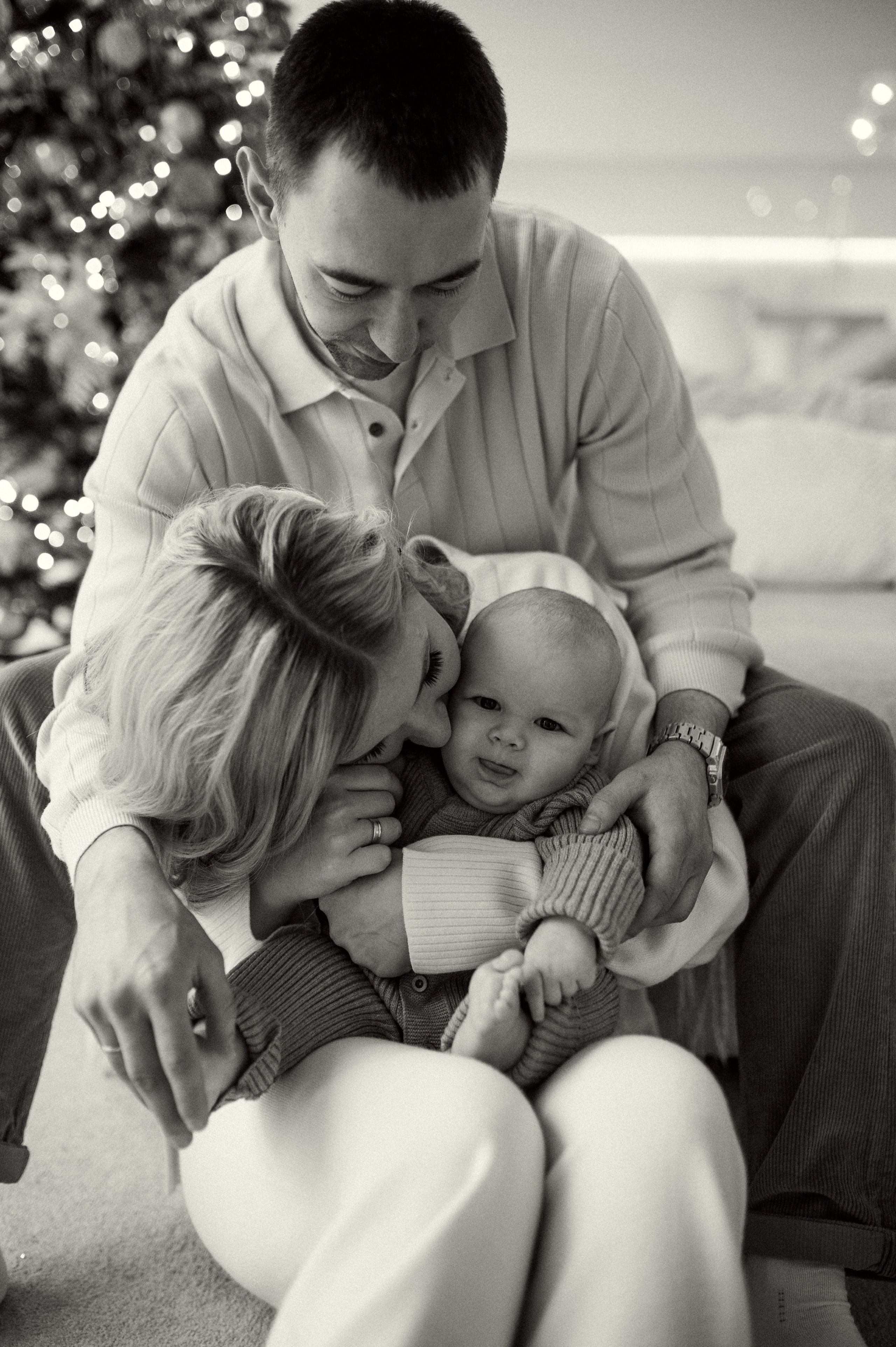 Новогодняя фотосессия в студии с малышом 6 месяцев в Бутово. Семейная фотосессия Бутово Москва фотограф Алина Морщагина