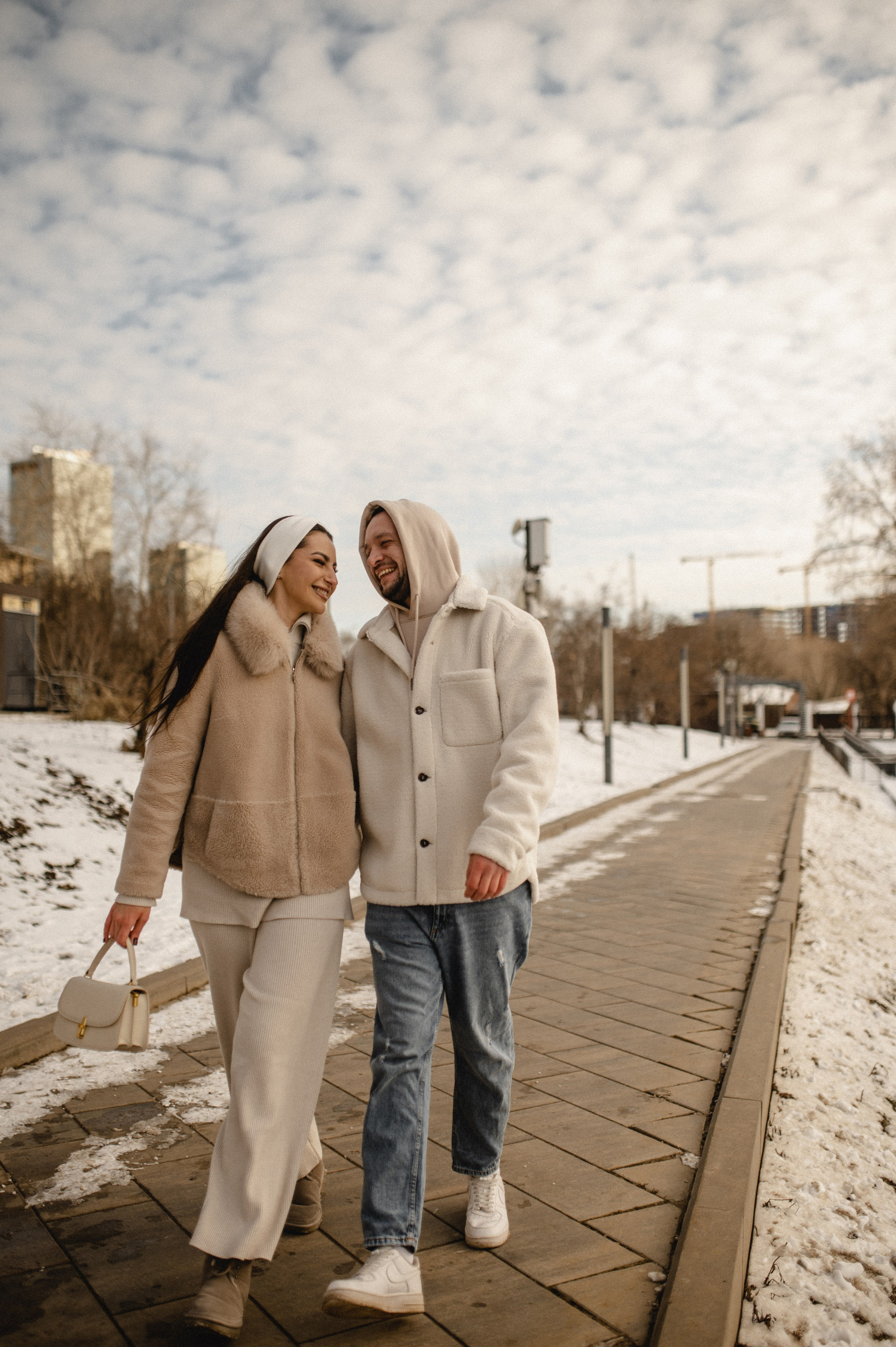 Лавстори стрит фотосессия в зимней Москве. Семейная фотосессия Бутово Москва фотограф Алина Морщагина