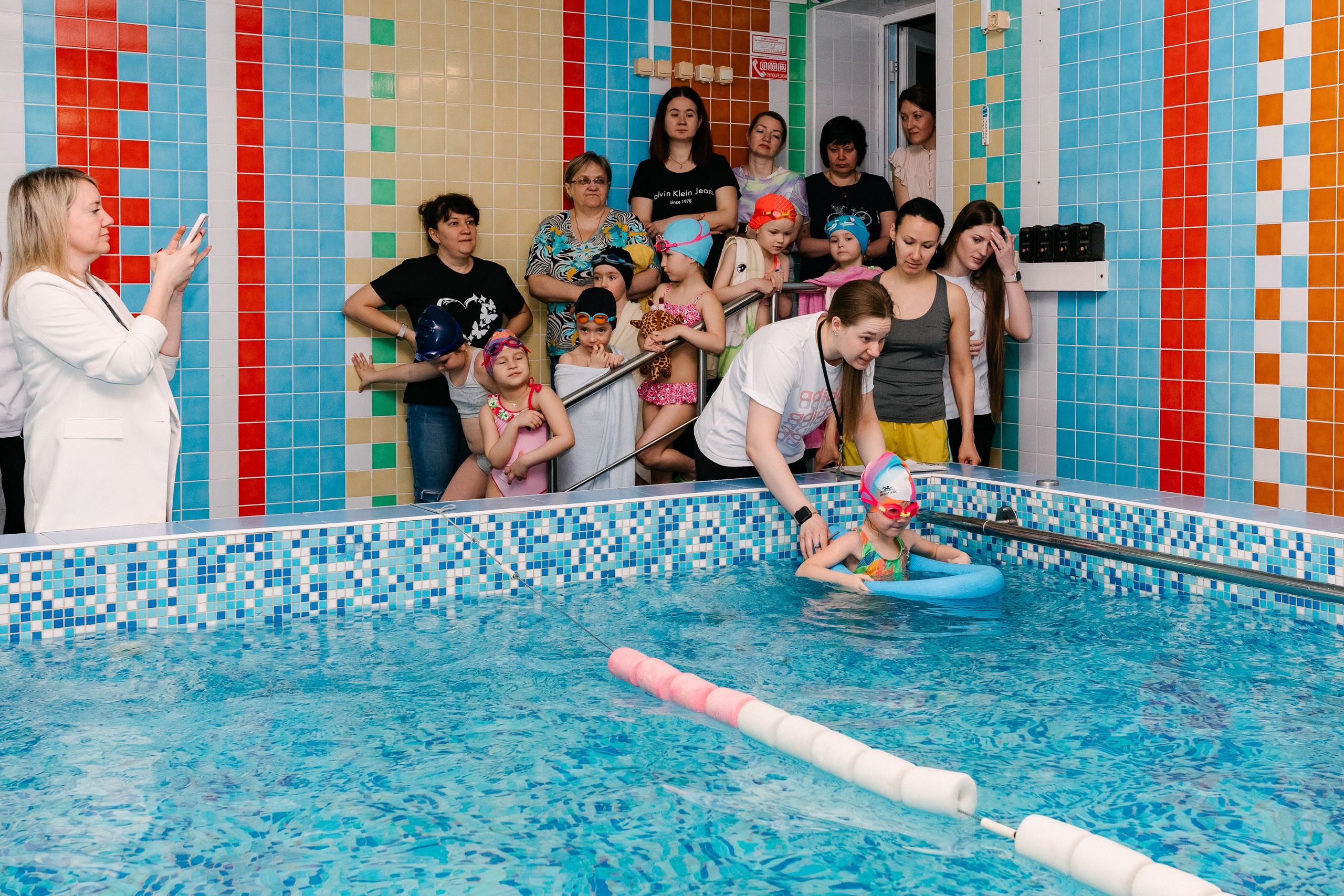 Репортажная съёмка. Дельфиньи игры. Бодибум Пермь. Фотограф Пермь. Свадьбы. Семья и дети, школа, д. сад. Фотокниги