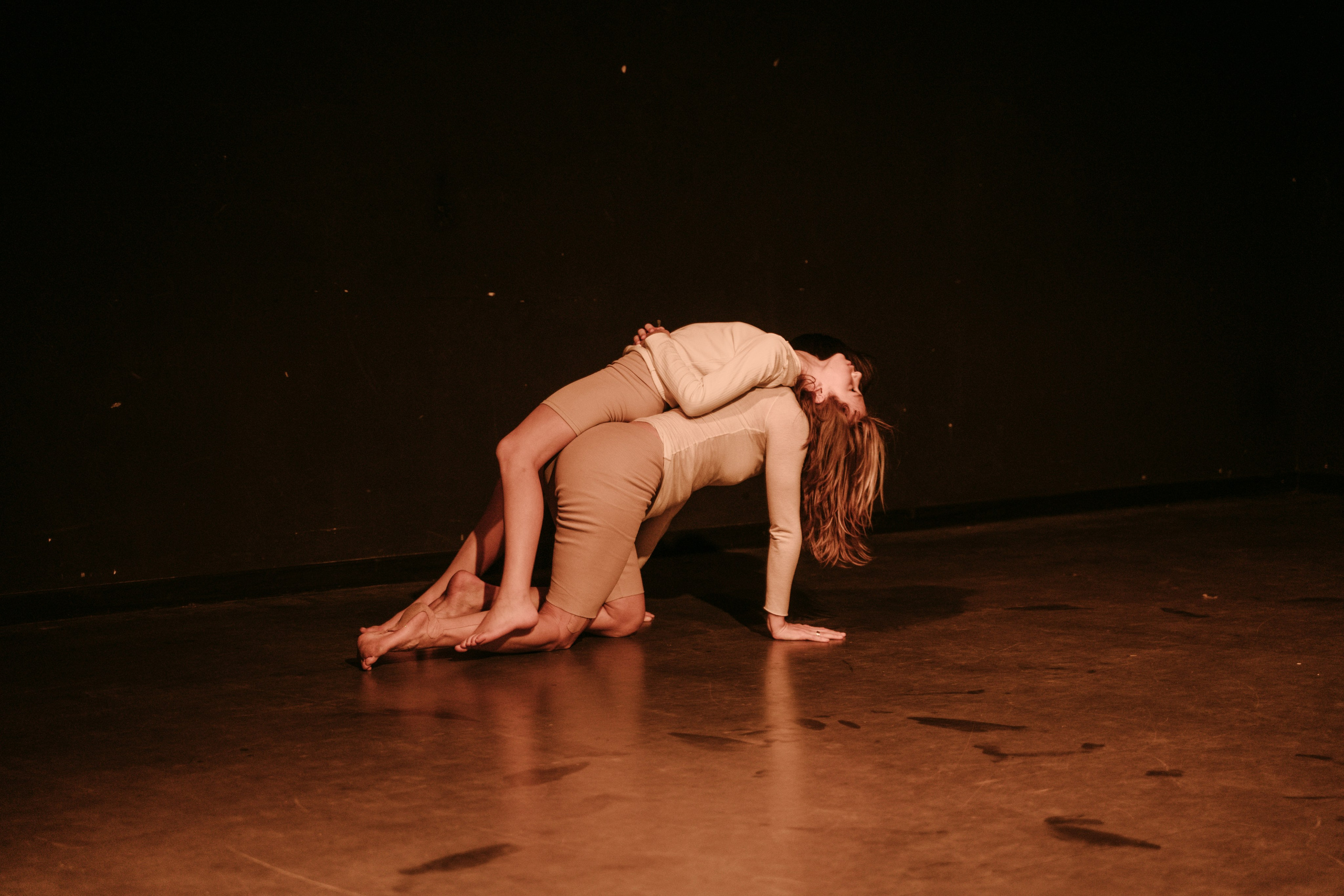 Дети танцуют // моң. Главная