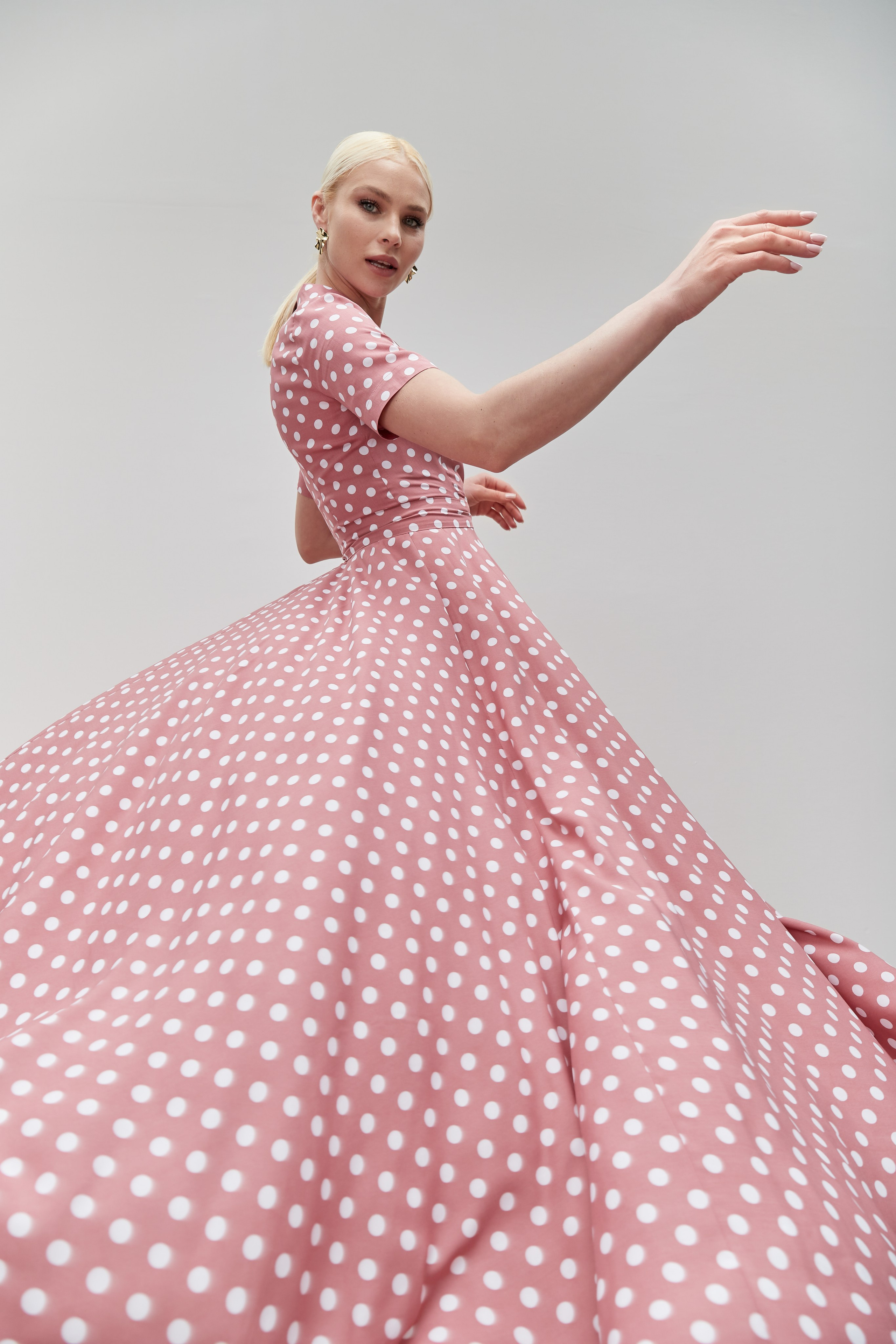 "Профессиональная каталожная фотосъемка товаров для e-commerce и интернет-магазинов""Высококачественная каталожная съемка одежды и аксессуаров с белым фоном""Рекламная каталожная фотосъемка для маркетинга продуктов и брендов""Студийная каталожная съемка с детальной проработкой текстур и материалов""Коммерческая каталожная фотосъемка для каталогов и онлайн-платформ""Фотография каталожной съемки с акцентом на дизайн и презентацию товаров""Предметная каталожная съемка для увеличения продаж в e-commerce""Профессиональная каталожная фотосъемка с использованием студийного освещения""Рекламные фото каталожной съемки для сайтов и социальных сетей""Высокоточная каталожная съемка товаров для презентаций и брошюр""Каталожная фотосъемка высокого разрешения для онлайн-магазинов""Коммерческая каталожная съемка с фокусом на качество и детализацию""Студийная каталожная фотосъемка для брендов и ритейла""Фотографии каталожной съемки для маркетинговых кампаний""Профессиональная каталожная съемка для каталогов и увеличения конверсии" "Профессиональная съемка на модели для модных брендов и рекламы""Высококачественная фотосъемка на модели с креативным освещением и позами""Рекламная съемка на модели для каталогов одежды и аксессуаров""Студийная съемка на модели с акцентом на стиль и индивидуальность""Коммерческая фотосъемка на модели для fashion-индустрии""Фотография съемки на модели с профессиональным ретуши для журналов""Модная съемка на модели для продвижения бренда и коллекций""Профессиональная съемка на модели с использованием естественного света""Рекламные фото съемки на модели для социальных сетей и веб-сайтов""Высокоточная фотосъемка на модели для портфолио и презентаций""Съемка на модели высокого разрешения для модных кампаний""Коммерческая съемка на модели с фокусом на тренды и дизайн""Студийная фотосъемка на модели для e-commerce и маркетинга""Фотографии съемки на модели для брендов и увеличения продаж""Профессиональная модная съемка на модели для каталогов и рекламы"