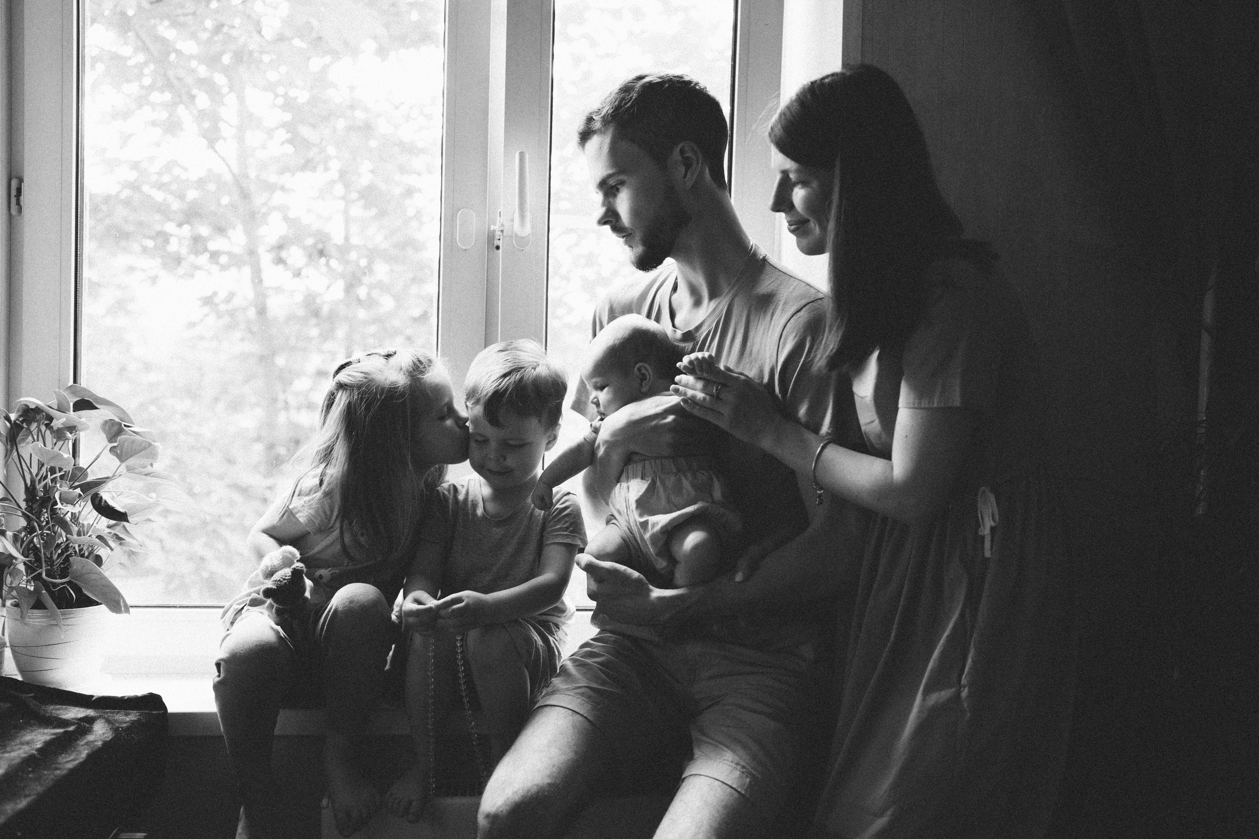 Семейная фотосессия дома. Дарья Иван Маша Сережа и Лиза. Детский, семейный и ньюборн фотограф в Москве Юлия Шуарт