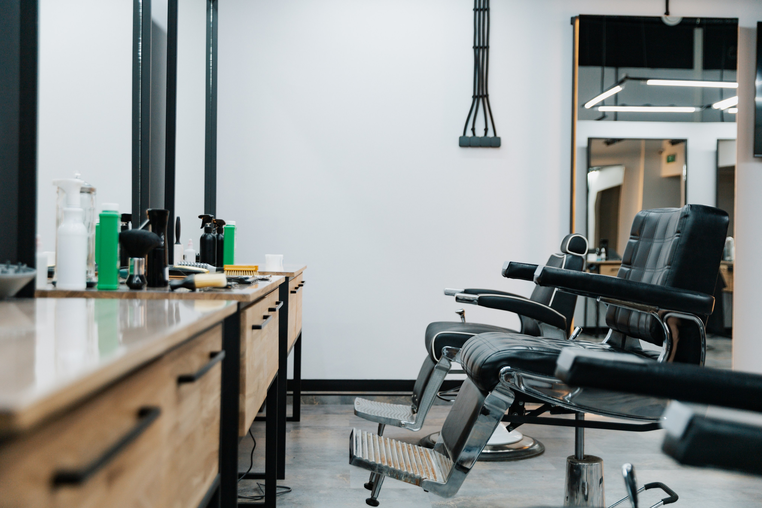 DERBY BARBERSHOP. LIYALEE PHOTO