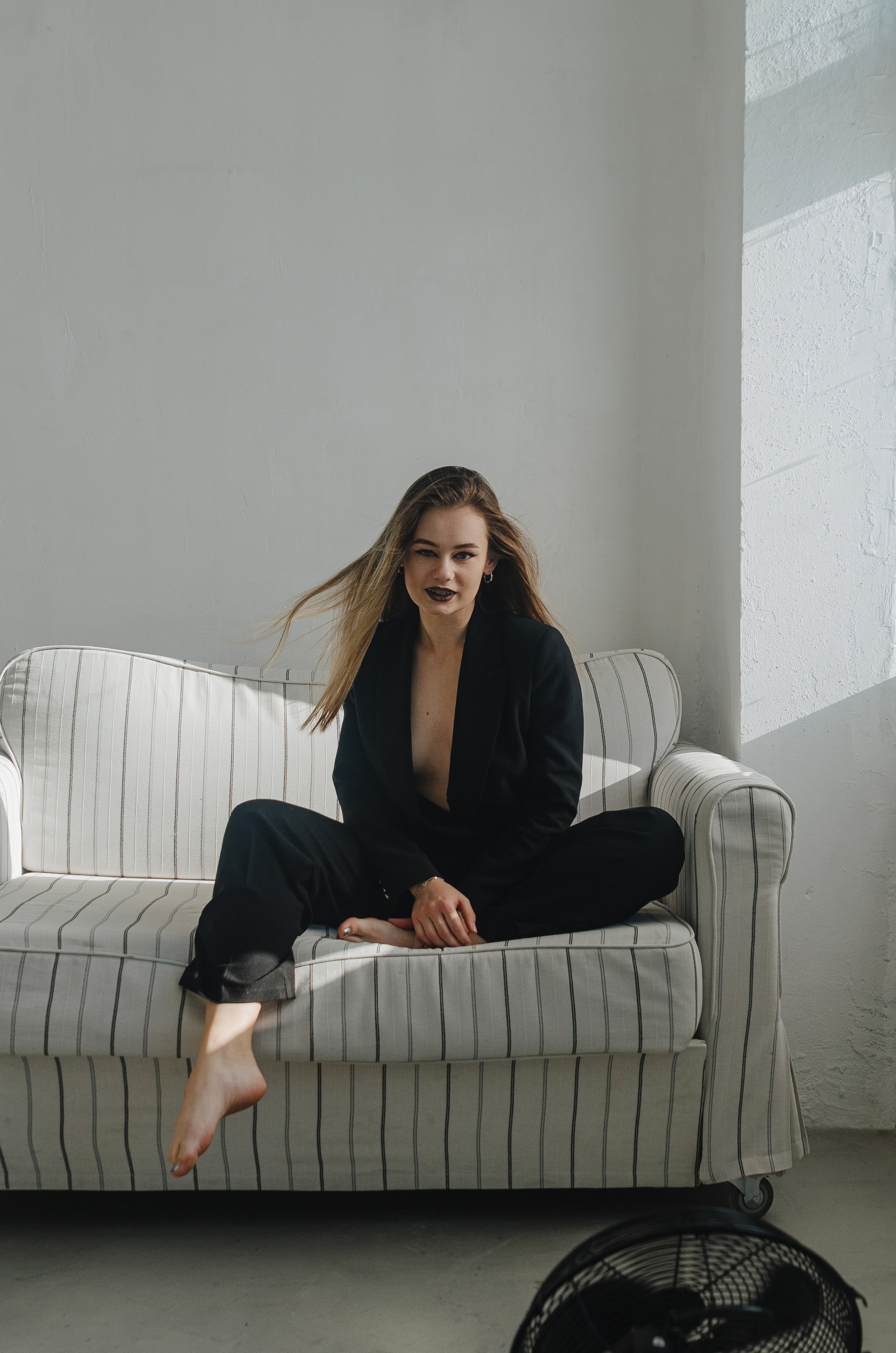 Женская фотосессия в стиле минимализм. Денисова Аля — фотограф для парных съемок и индивидуальных историй в Барнауле