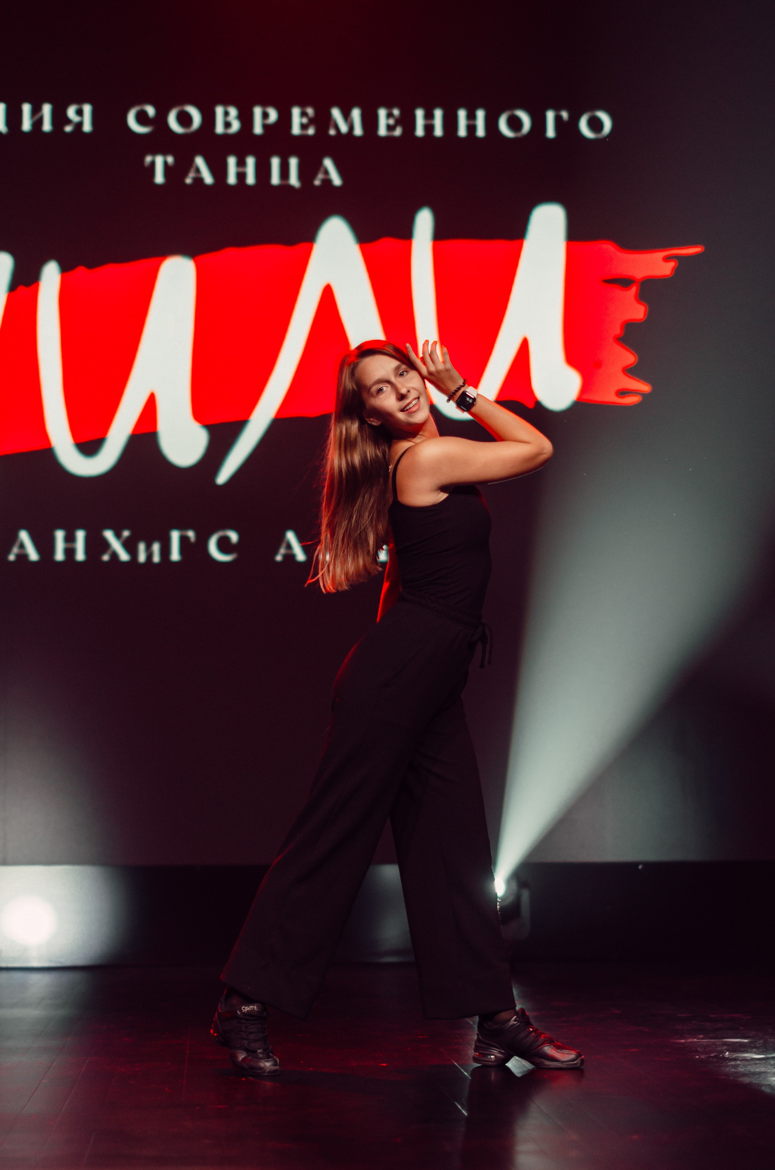 Групповая фотосъемка танцевального коллектива. Денисова Аля — фотограф для парных съемок и индивидуальных историй в Барнауле