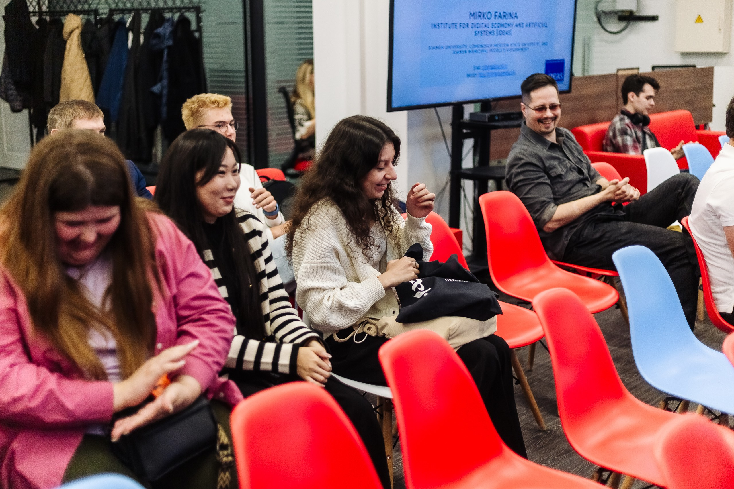 Неймарк. Лекторий. Репортажный и портретный фотограф в Нижнем Новгороде Максим Горшков