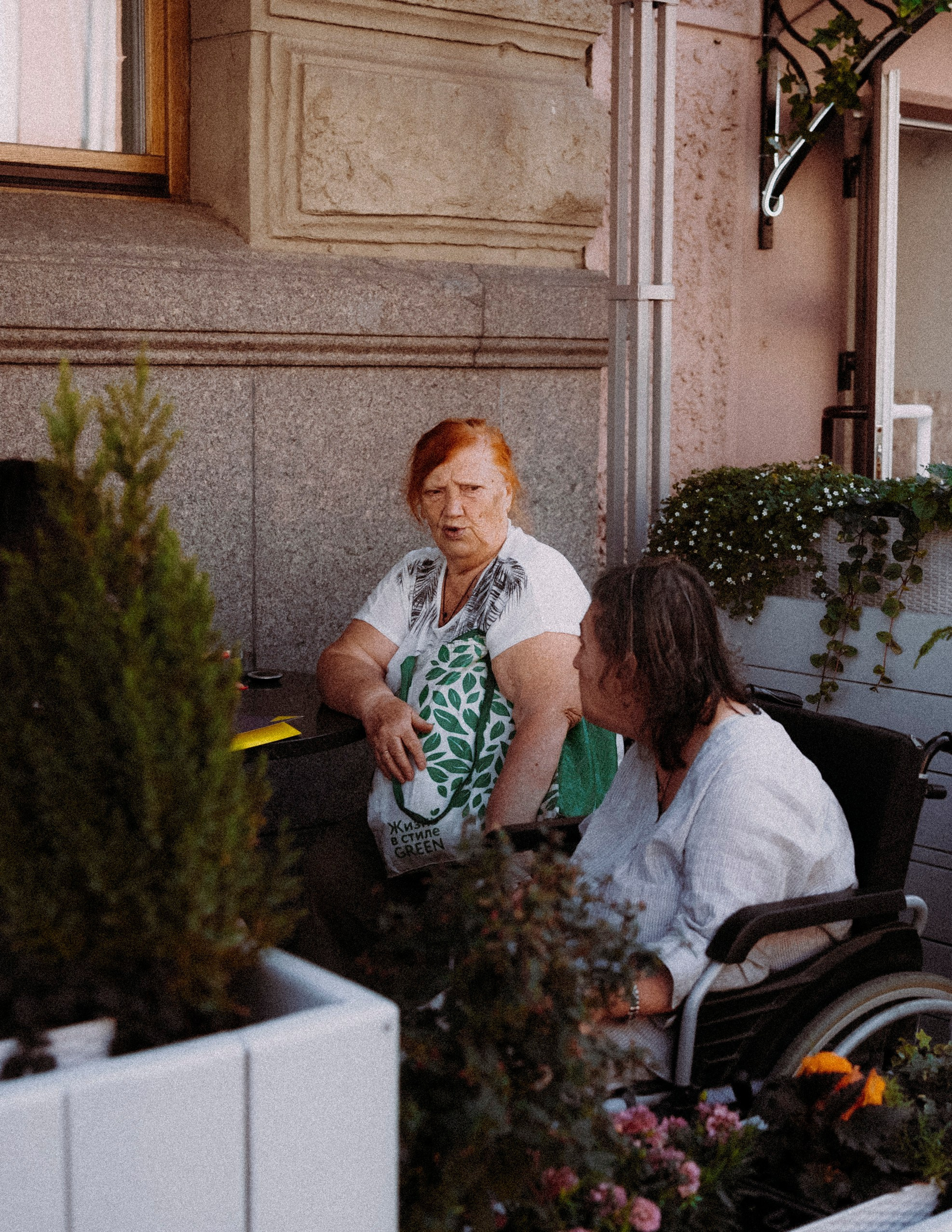 2024. Стрит-фотография, полная абсурда, идиотизма и красоты