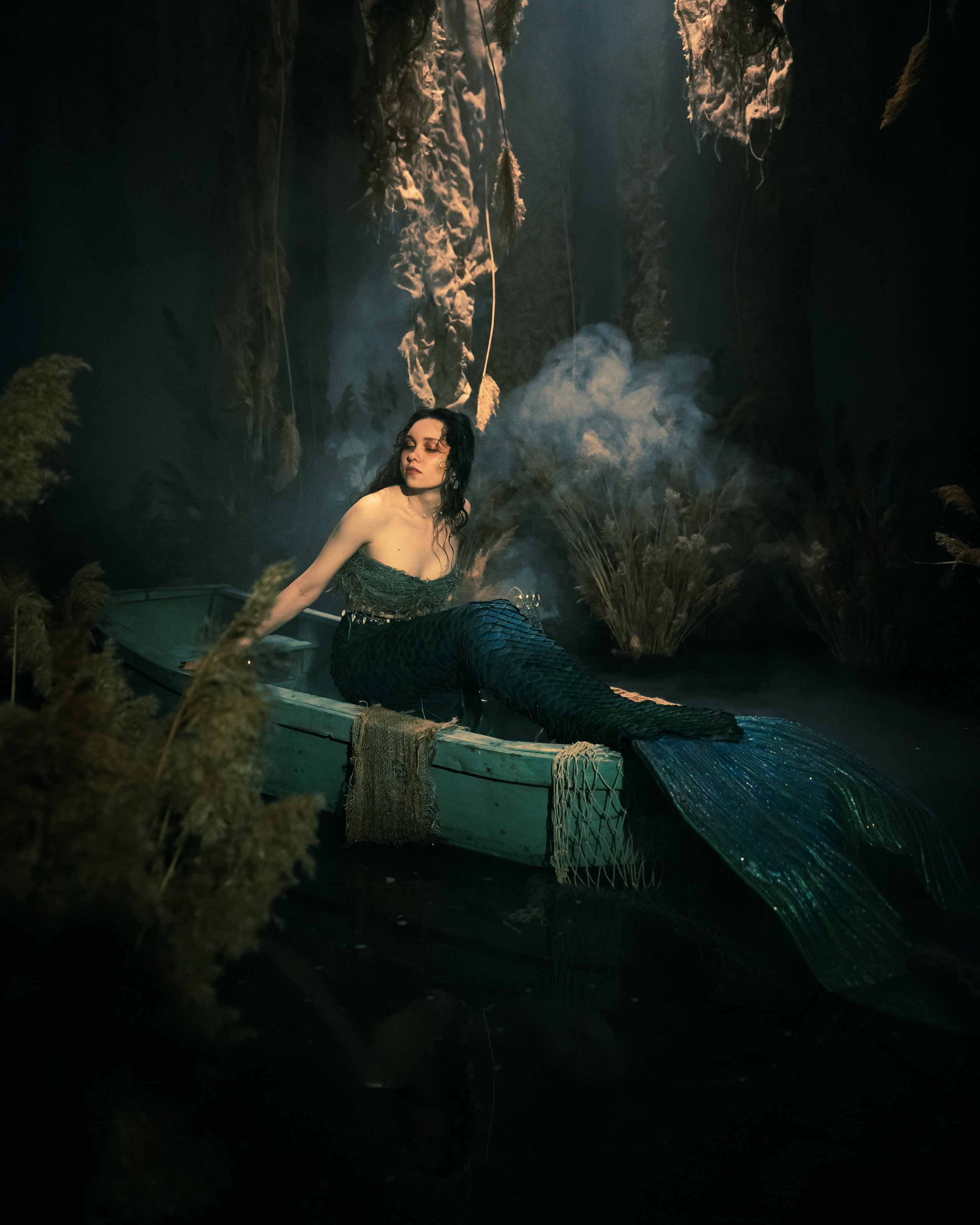 Мрачная фотосессия в образе русалки в фотостудии 2-й этаж в г. Кемерово
