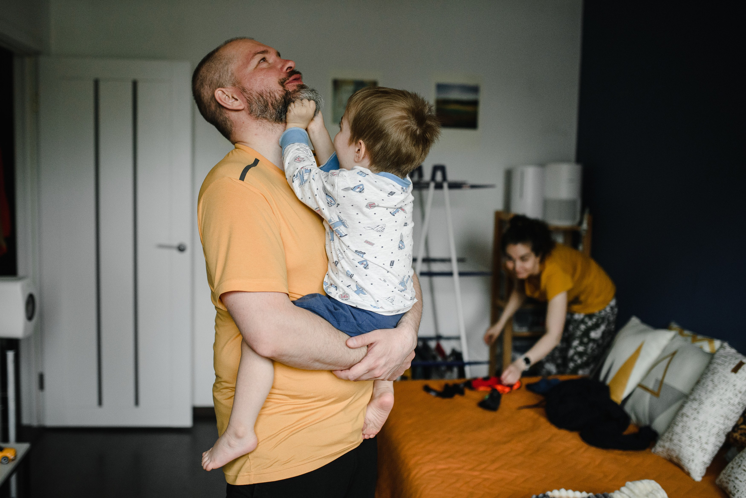 Игорь, Мила и Михаил Игоревич, домашняя история. Фотограф Денис Неместо, портрет, репортаж