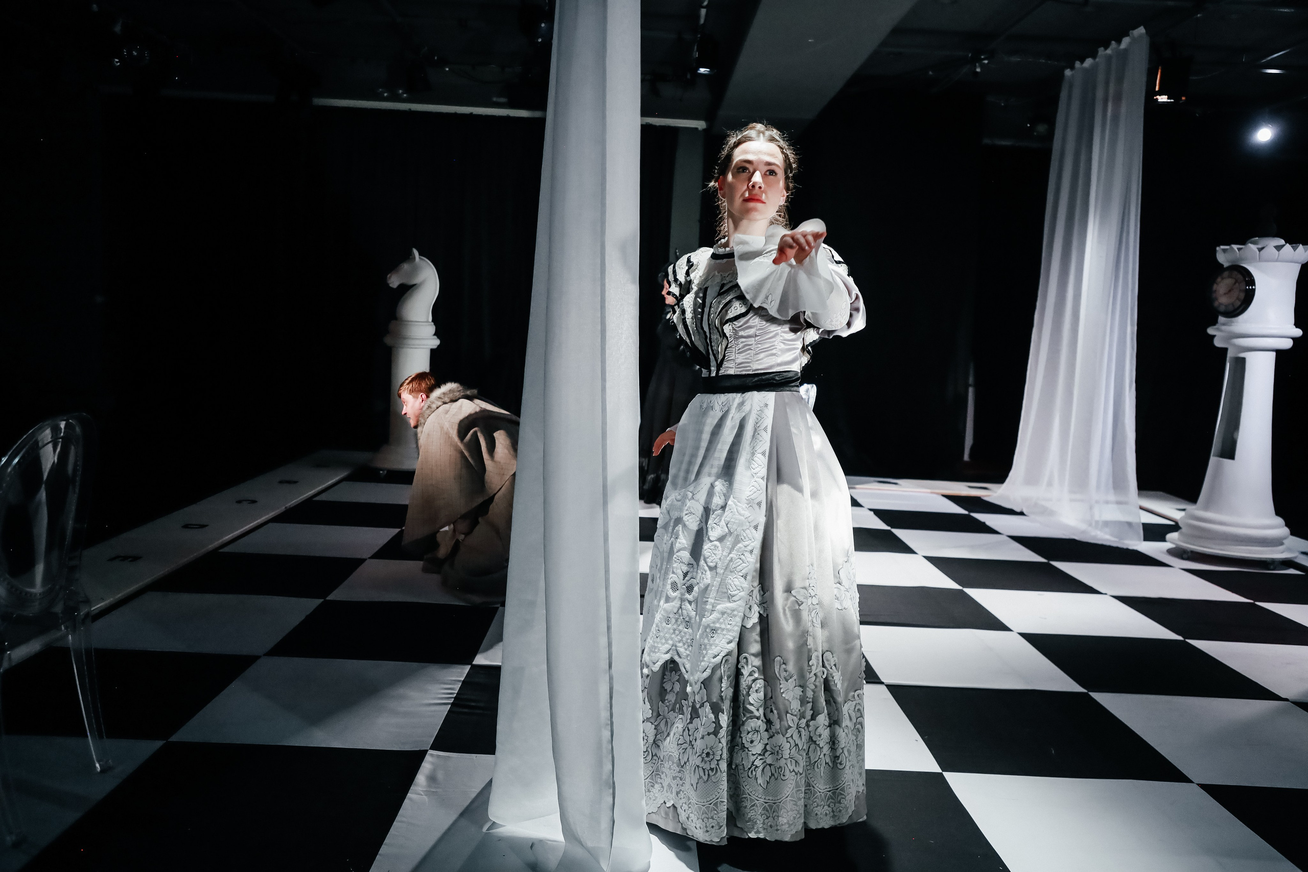 «Дядюшкин сон». Молодёжный театр алтая. Режиссер Дарья Камошина. Фоторепортаж. Театральная фотосъёмка