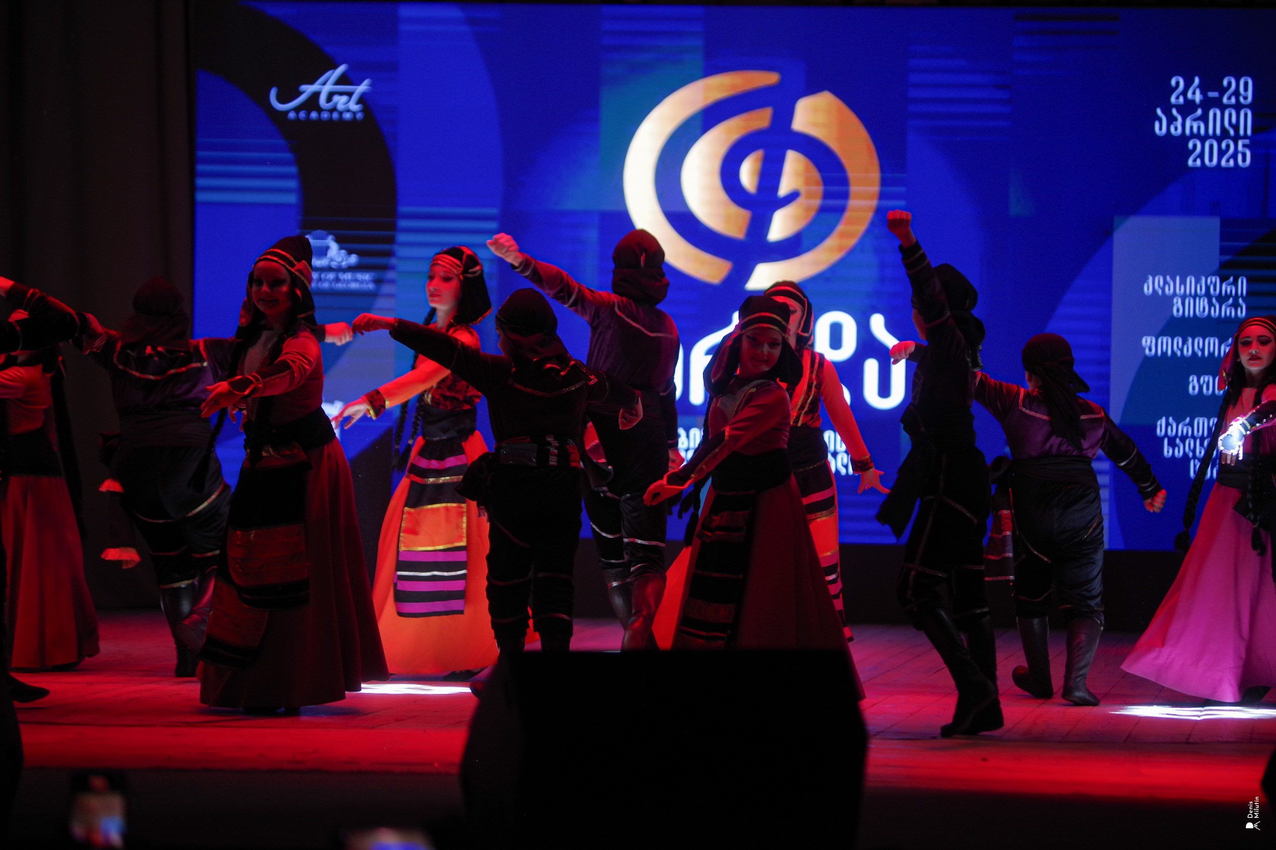 Танцы в Хоби. Портретный фотограф Денис Милютин