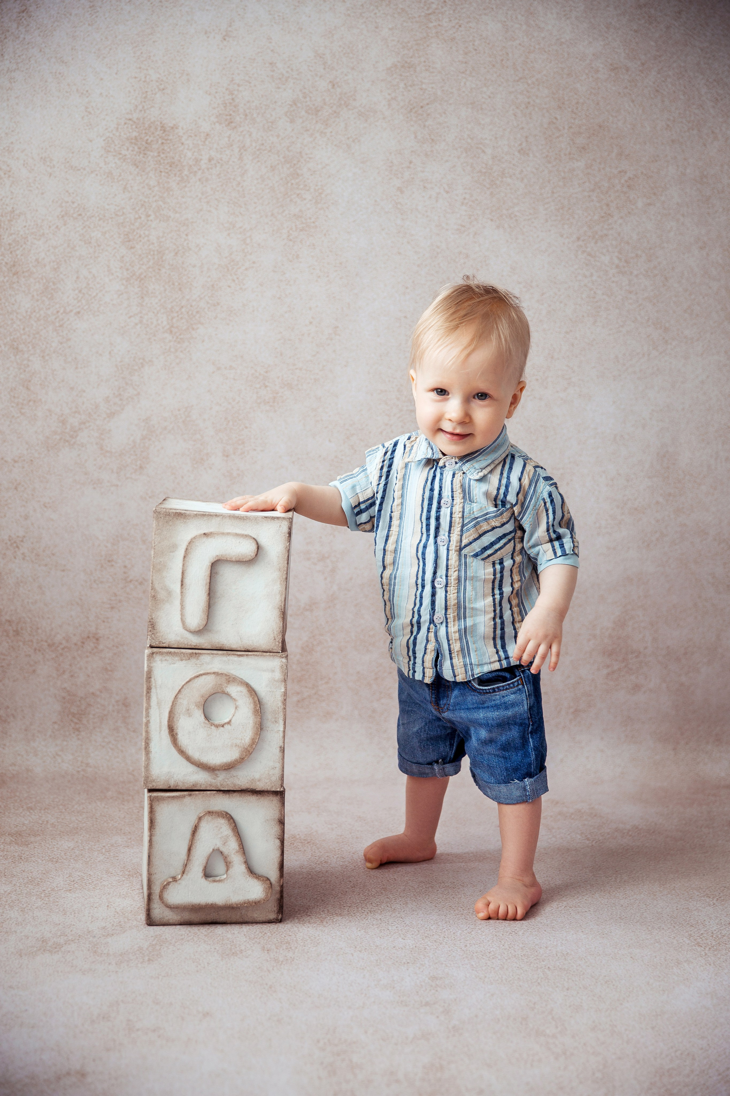 На белом фоне / минимализм. Детский фотограф, выпускные альбомы в Нижнем Новгороде Бодягина Мария