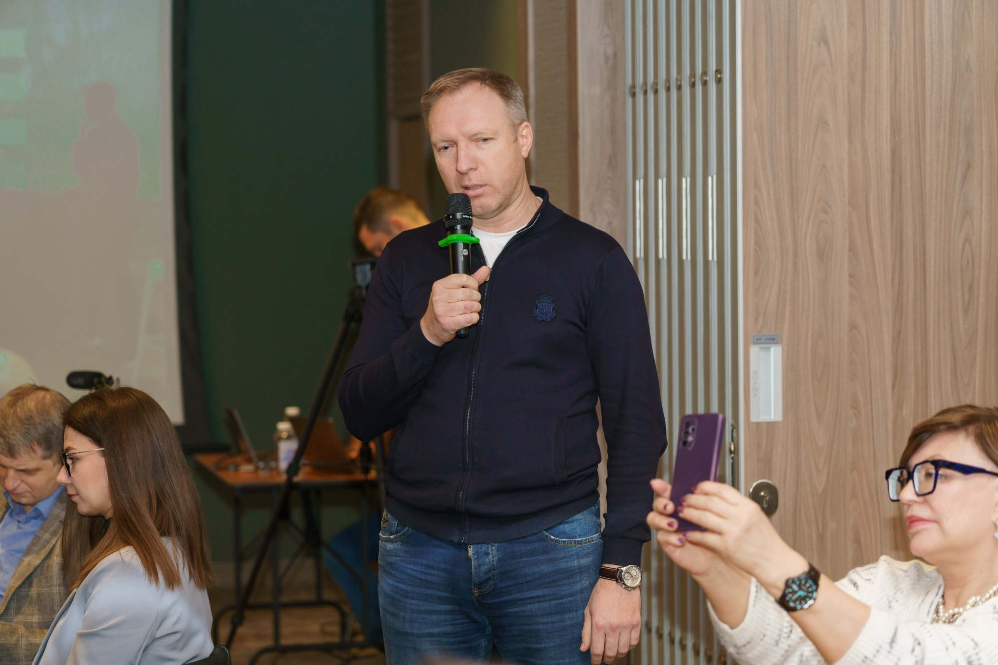 Выступление спикера. Photomantis