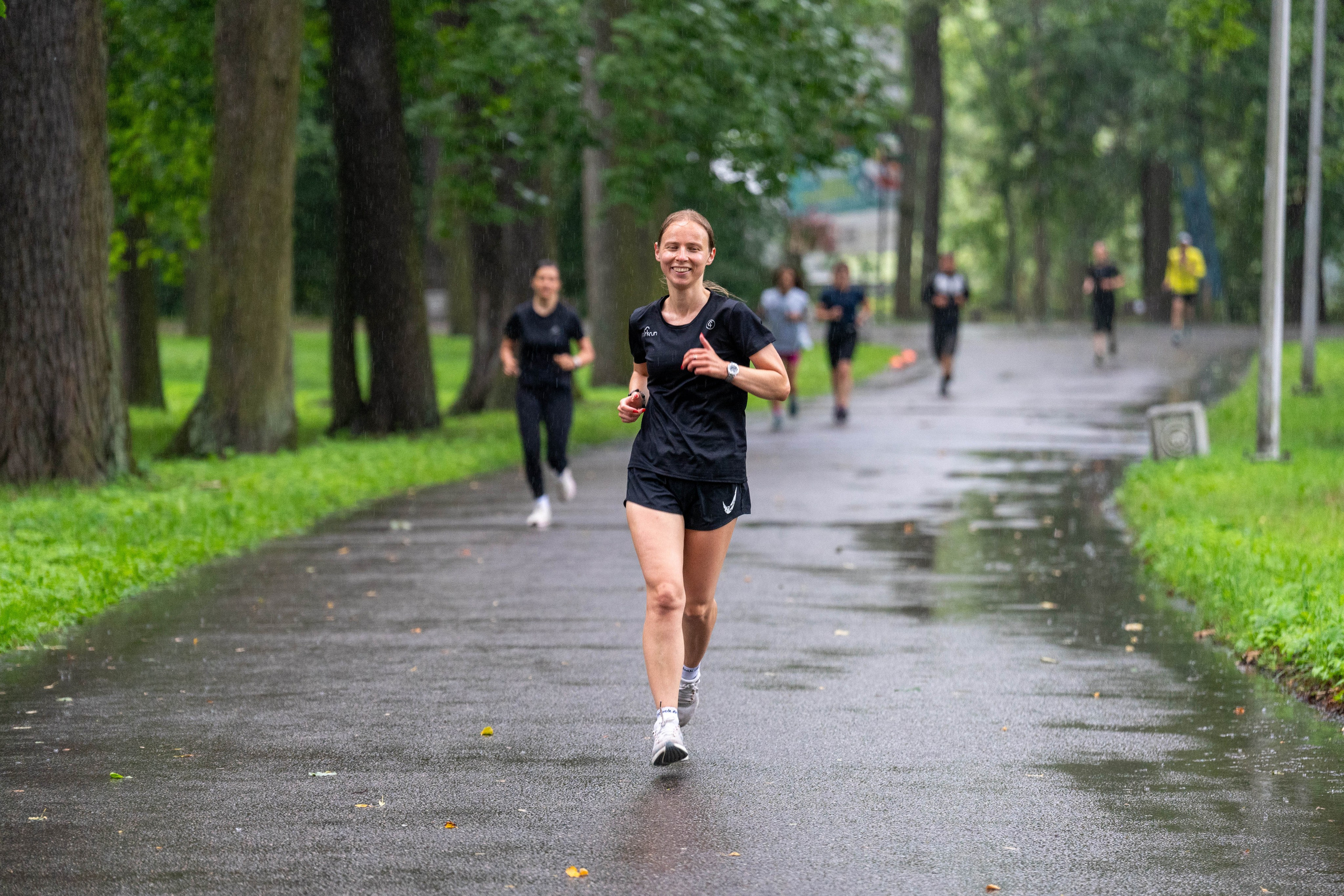 Репортажная спорт-съёмка бегунов «5 вёрст» на Елагином острове