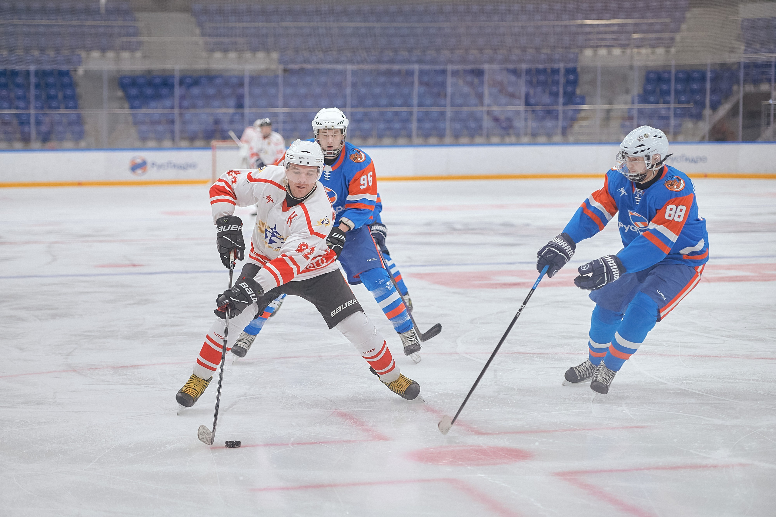 Портфолио репортажной фотосъёмки: Кристалл арена — Хоккей — РусГидро. Фотограф Яковлев Роман — Красноярск