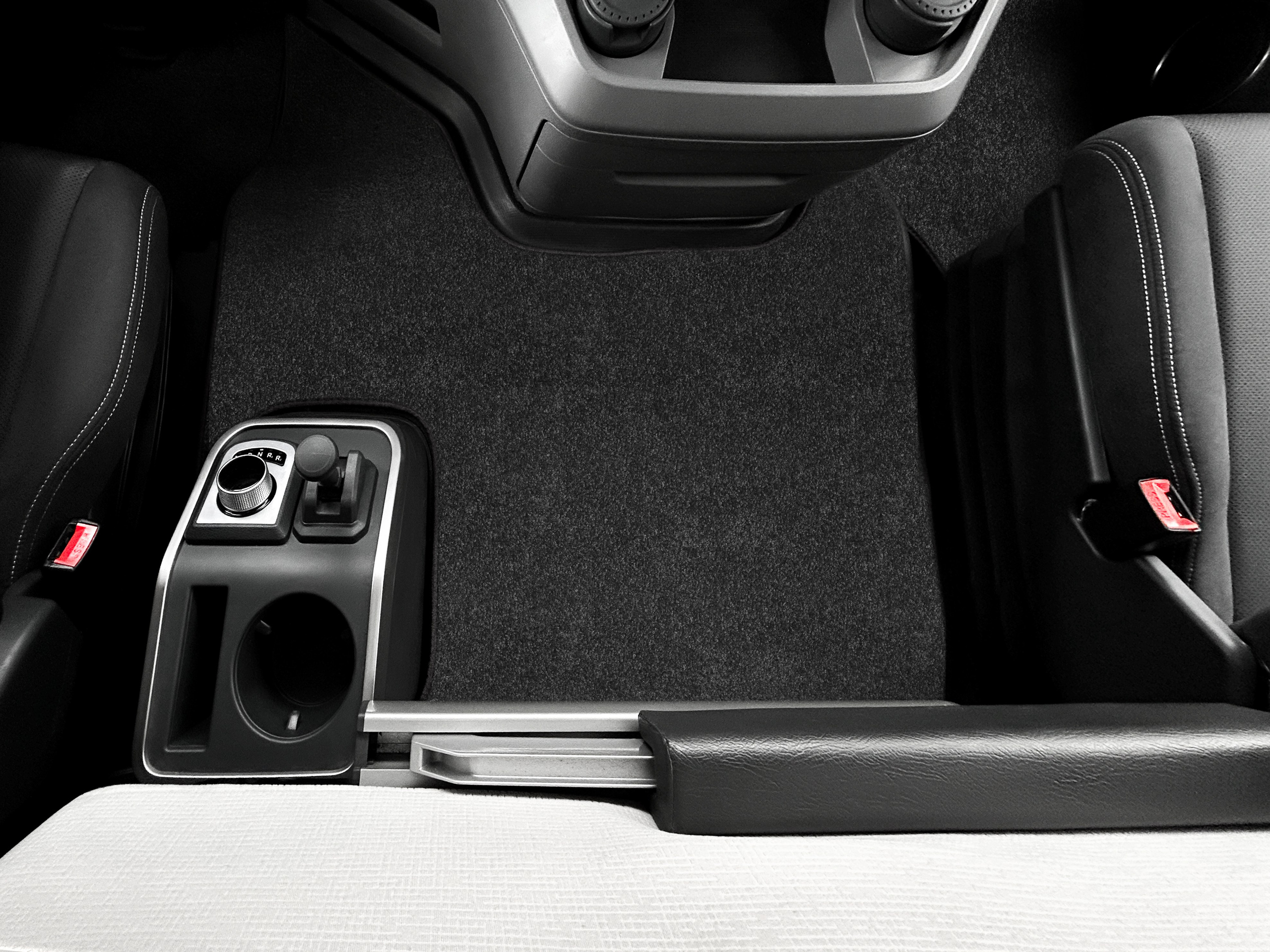 Ретушь фотографий для автосалона «Dongfeng». Интерьерный фотограф и ретушер в Красноярске Денис Антропов