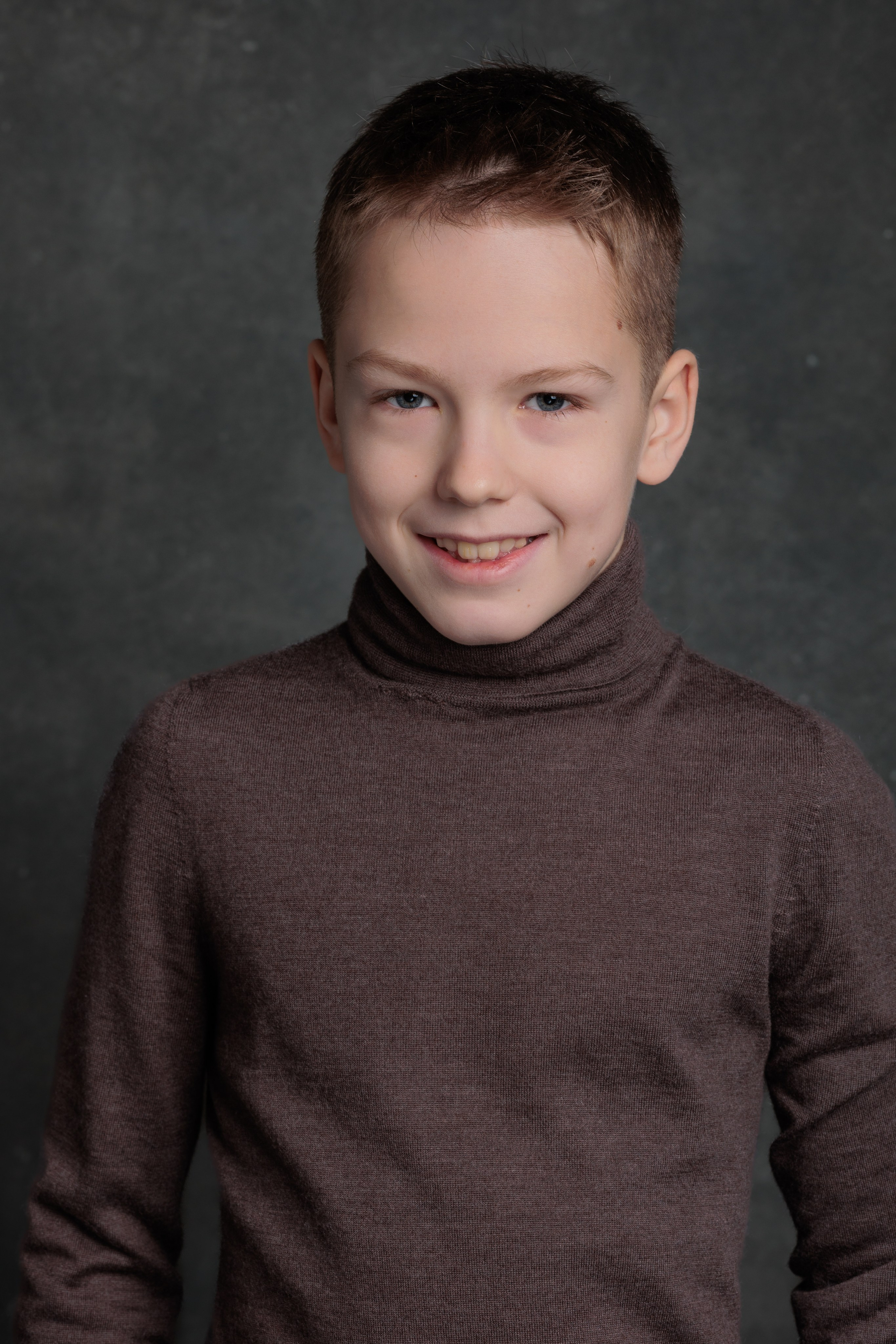 ЛЕВ. Я фотограф из Москвы к Вашим услугам