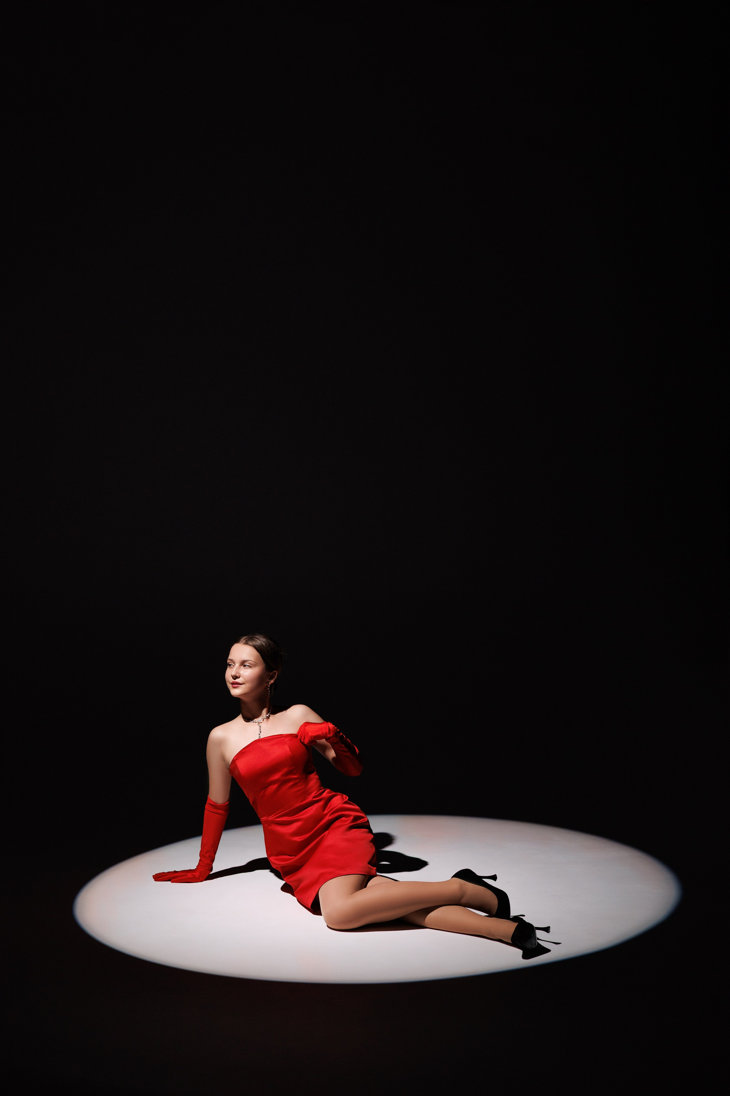 Цветной свет и фигуры. Фотограф Минск