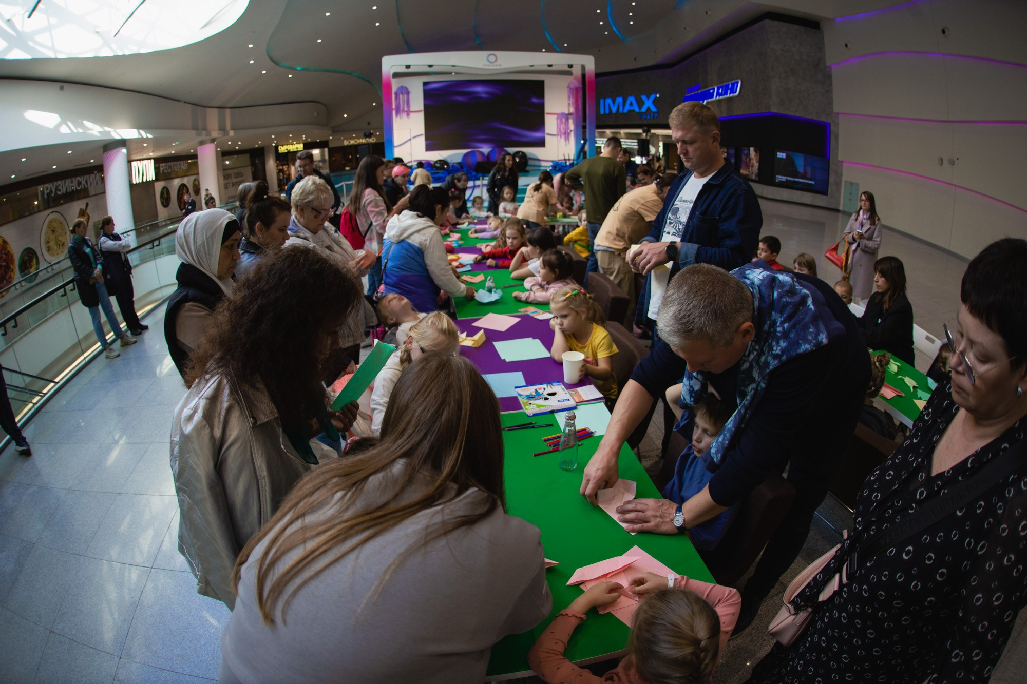 Сказка в ТЦ Океания. Репортажный и концертный фотограф в Москве Анастасия Осень