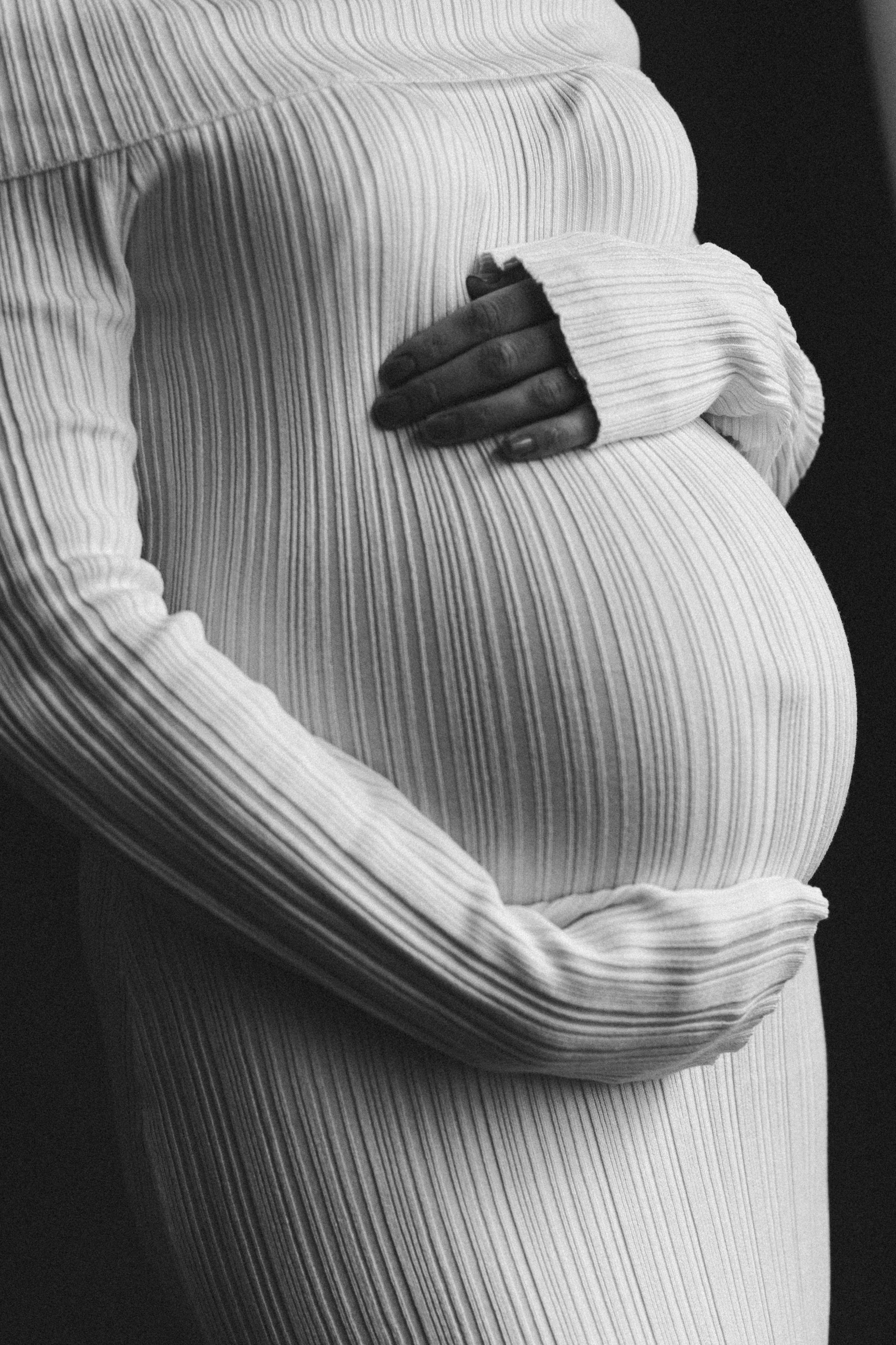 Babybauch-Shooting im Studio. Fotografin in Erlangen, Nürnberg und Umgebung