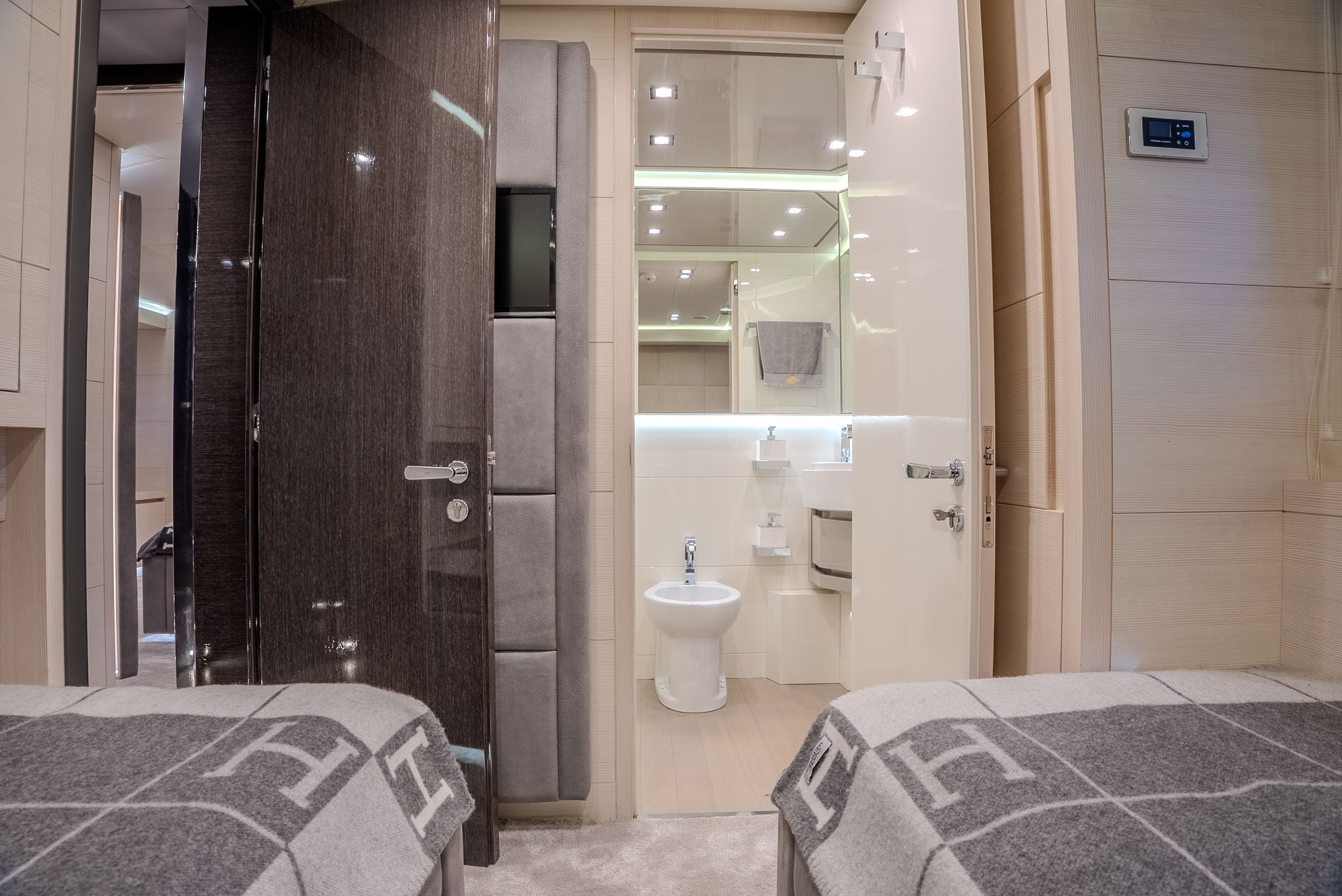 AB 100 Spectre. Яхтенный фотограф в Санкт-Петербурге Алексей Глухов