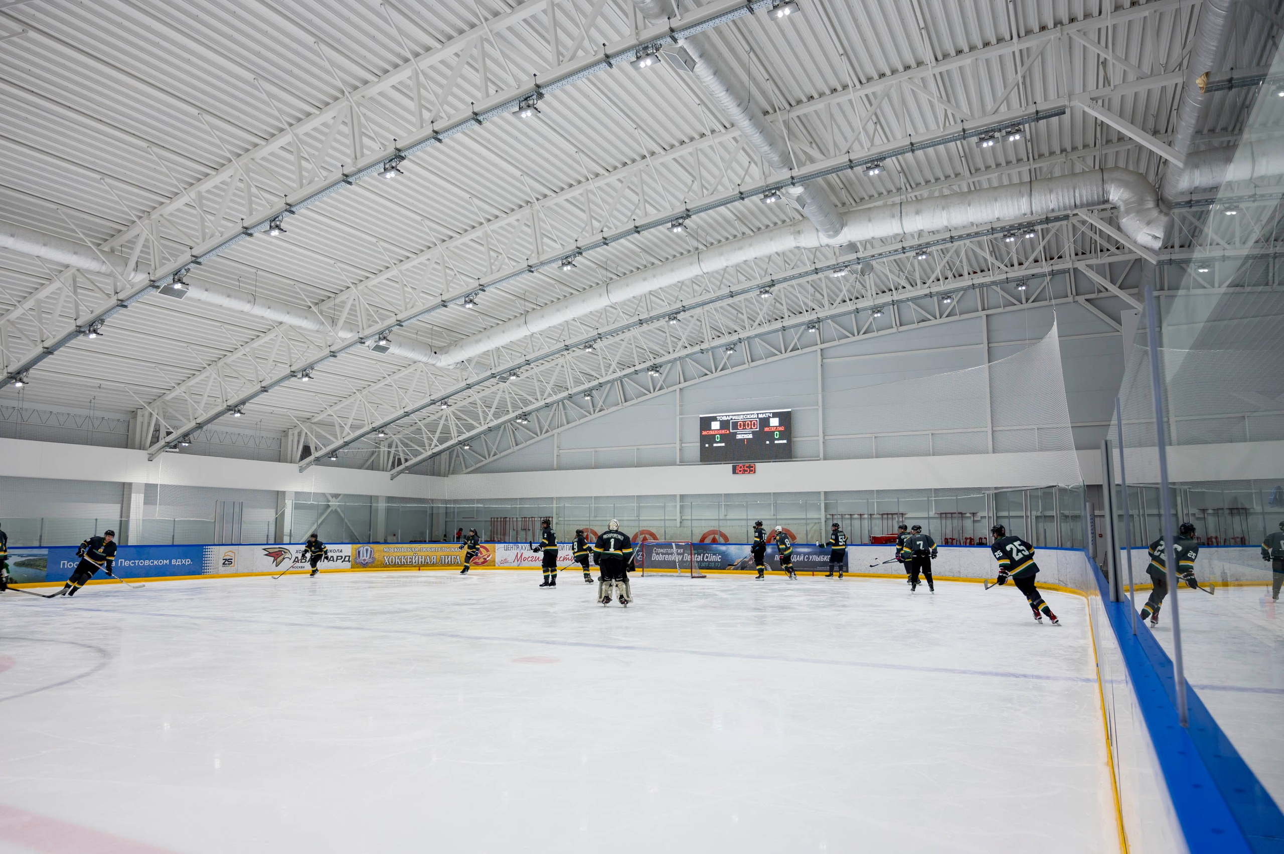 Хоккейный матч корпоративной команды Зарубежнефть. Репортажный фотограф и видеограф Слава Думчев. Тимбилдинги, отчетники, корпоративы