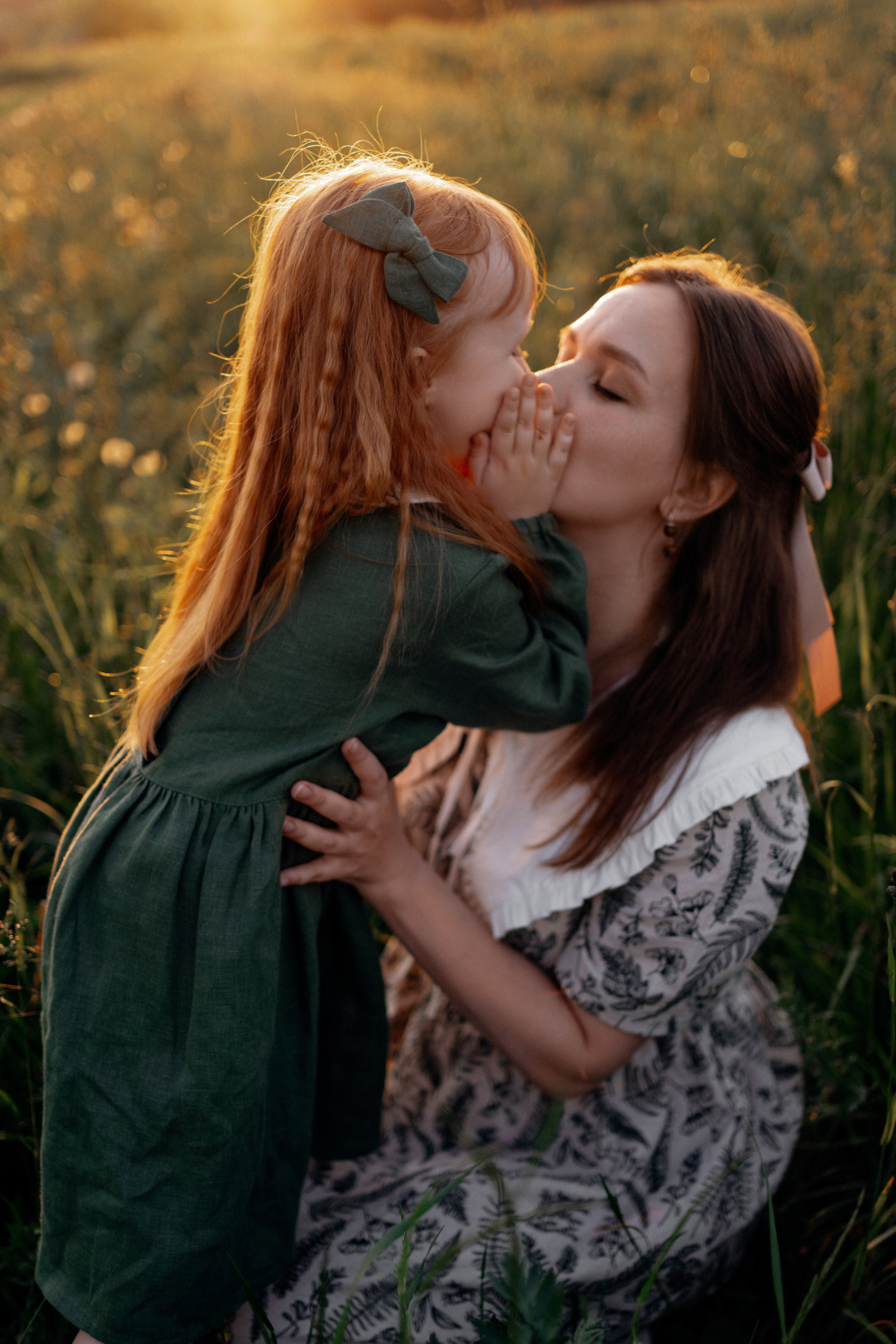 Фотосессия мама и дочка у реки. Семейный фотограф в Москве и в Домодедово Екатерина Патракова