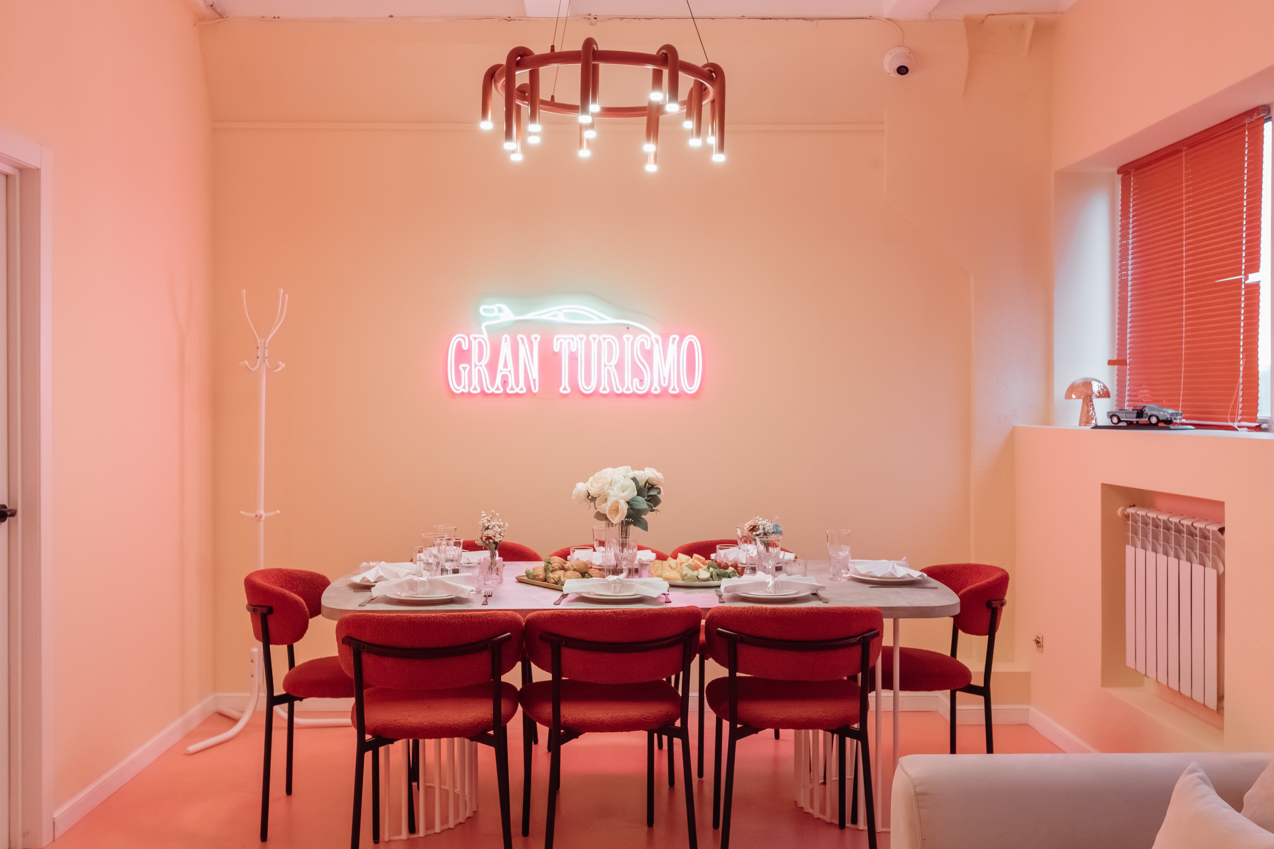 Гран Туризмо. Аренда лофта в СПб для мероприятий