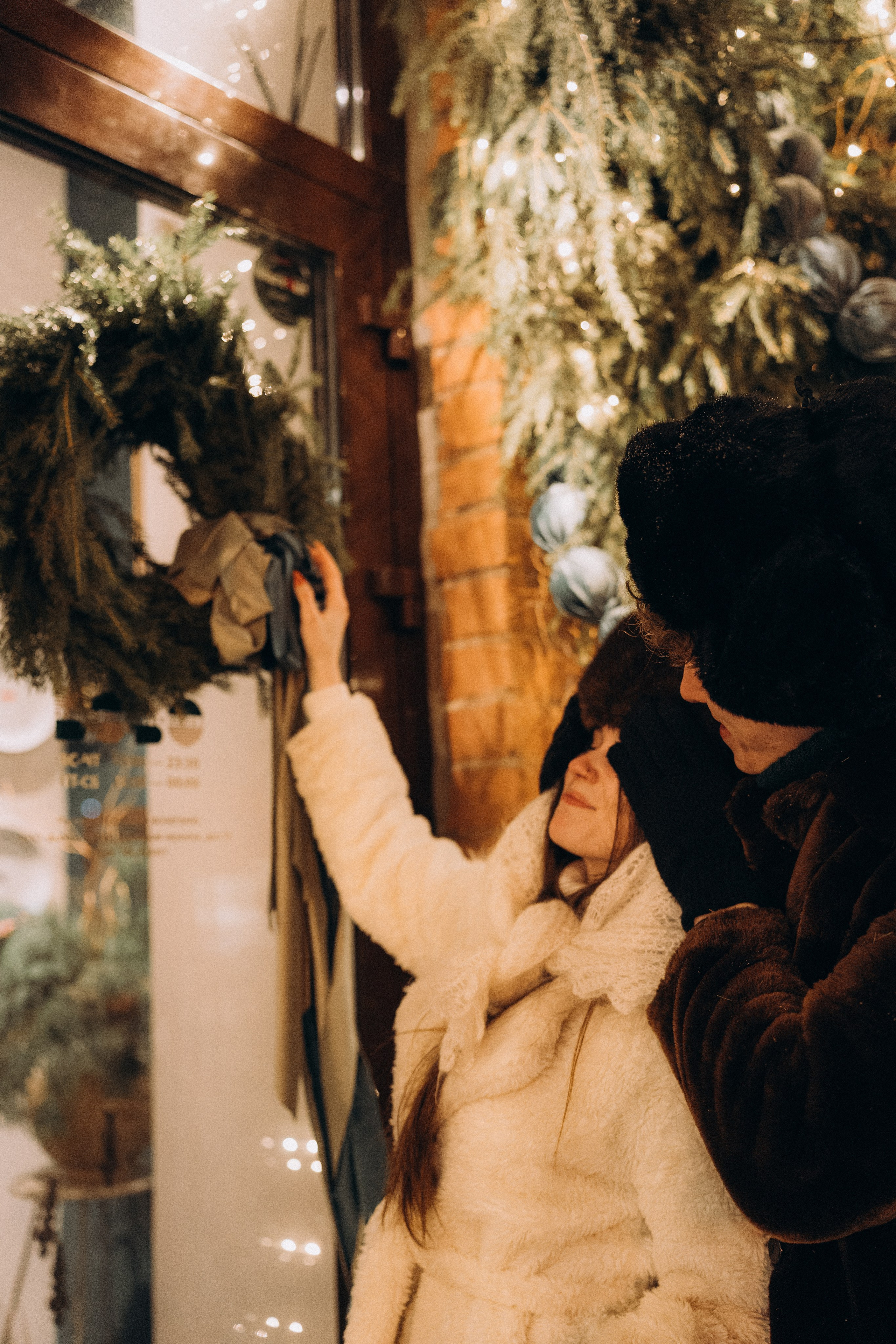 НОВОГОДНЯЯ ПРОГУЛКА ПАРЫ ПО ЧЕРНЫШЕВСКОЙ ПЕРЕД НОВЫМ ГОДОМ. Профессиональный фотограф, Санкт-Петербург — Виктория Богомолова