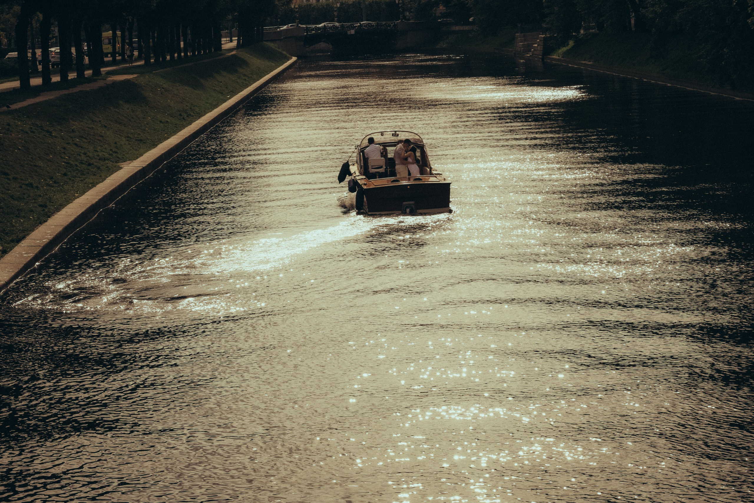 СВАДЕНБНАЯ СЬЕМКА НА КАТЕРЕ ПО КАНАЛАМ САНКТ-ПЕТЕРБУРГА И В АКВАТОРИИ НЕВЫ. Профессиональный фотограф, Санкт-Петербург — Виктория Богомолова