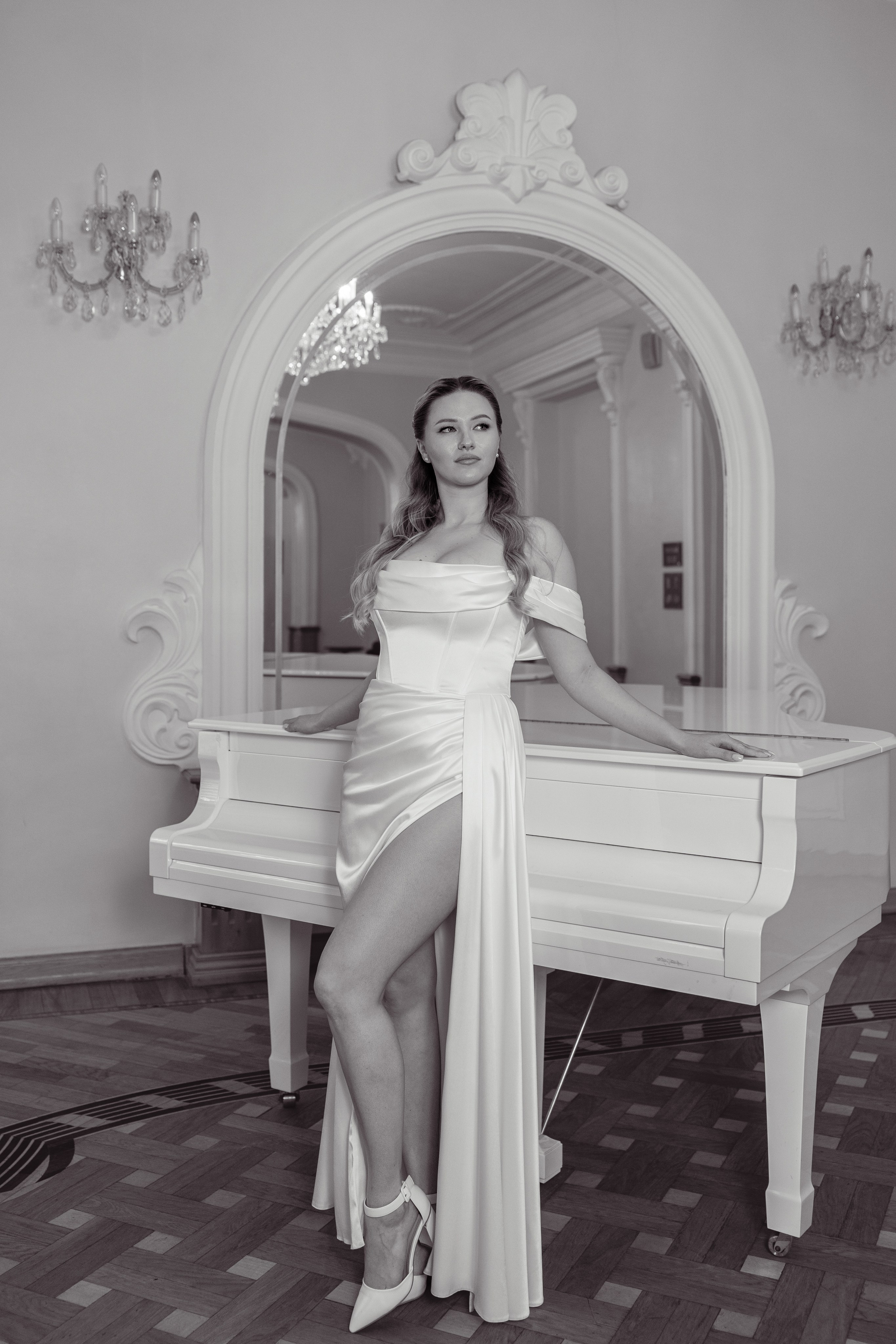 Свадебная фотосессия в Хабаровской филармонии | Свадебный фотограф Мария Кучерявая