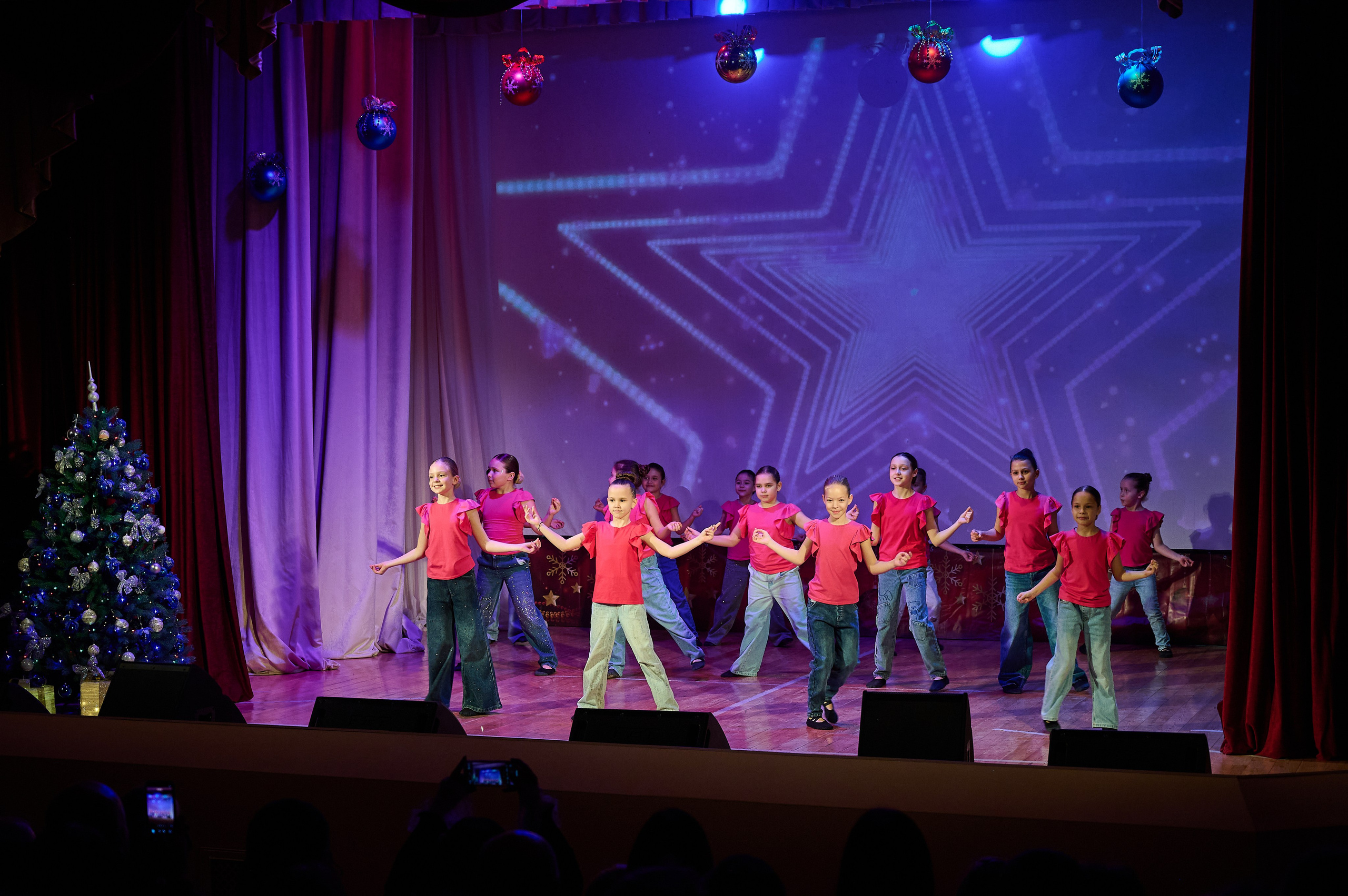 Концерт НГ В ДК. Жизнь курорта Кабардинка в фотографиях