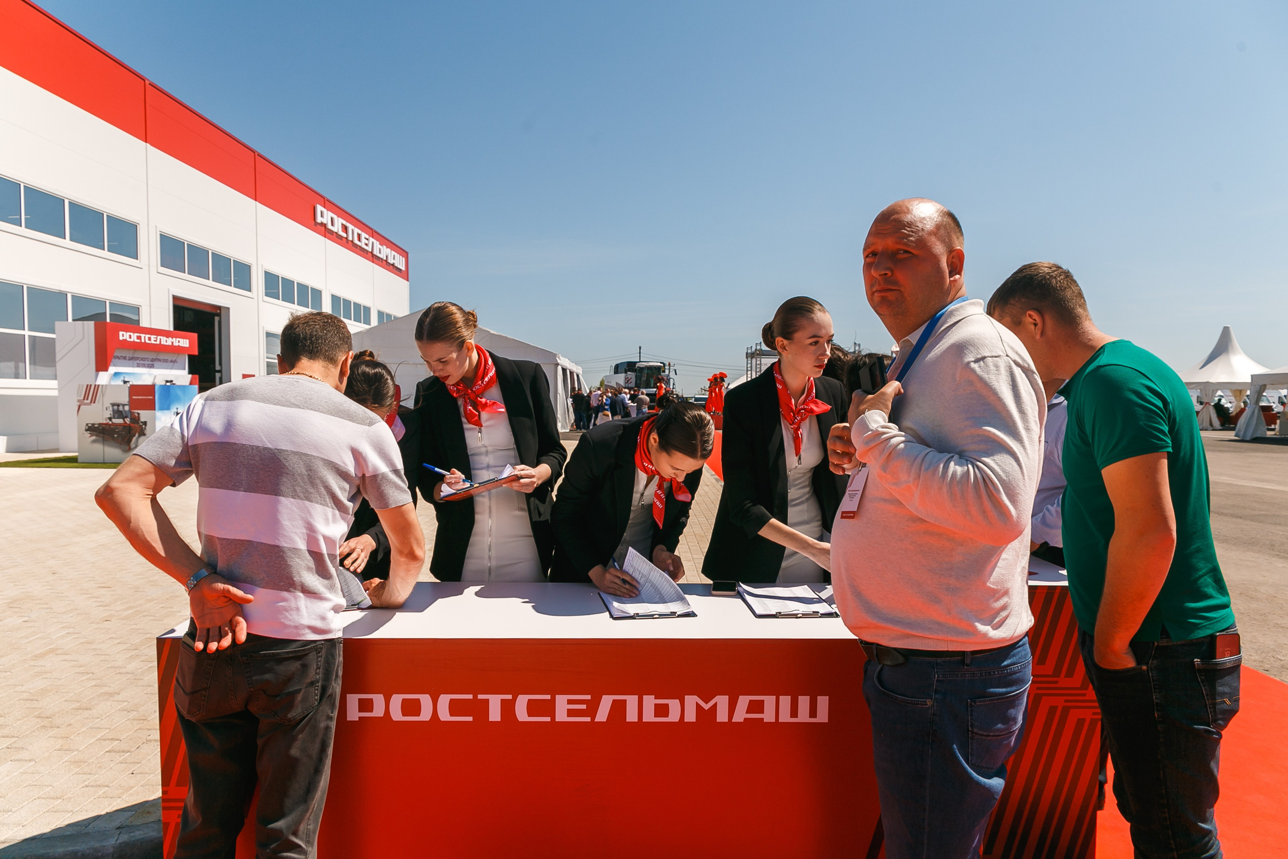 Открытие дилерского центра Ростсельмаш. Событийный фотограф Максим Бескоровайновнов