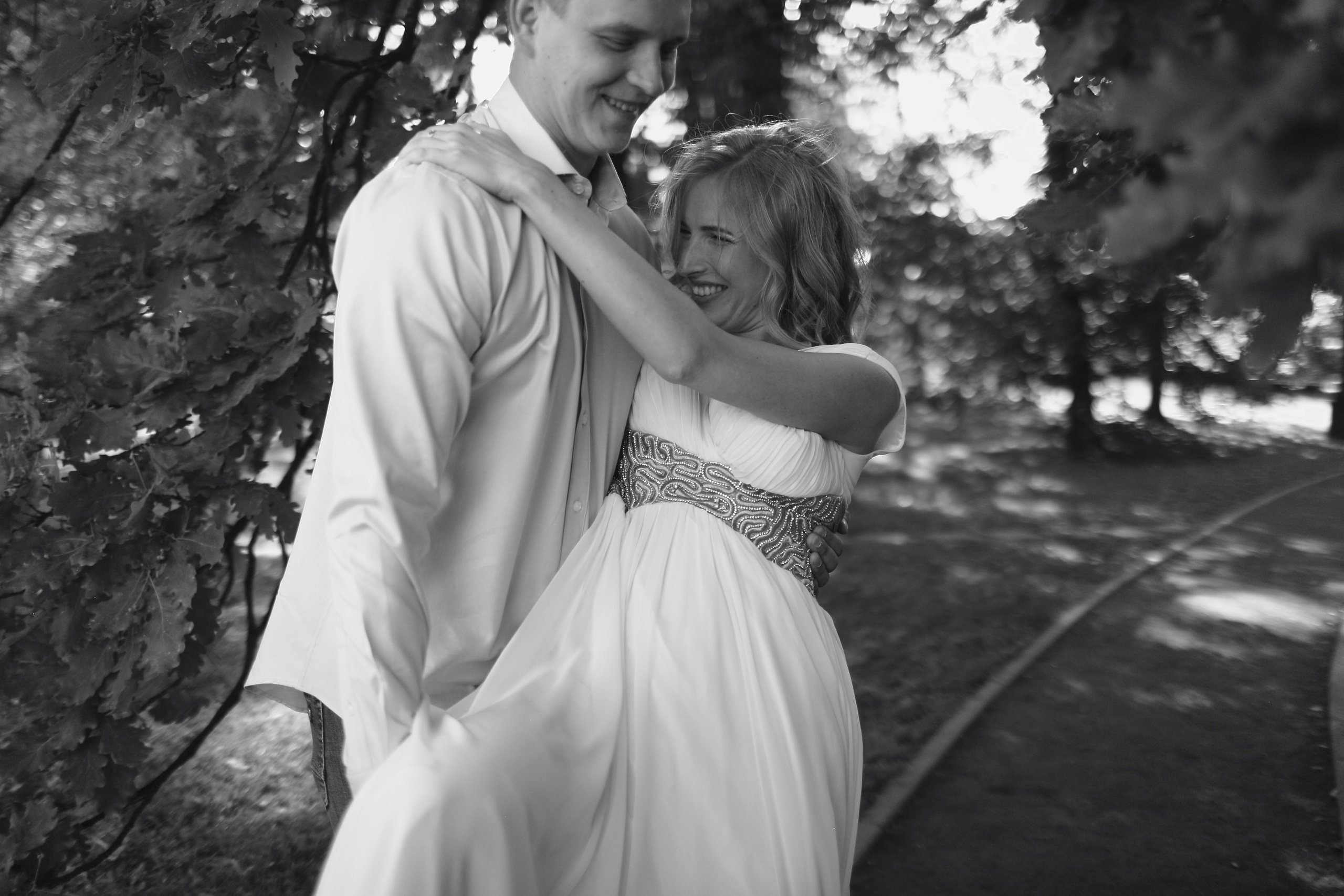 Свадебная фотосессия в парке. Свадебный и репортажный фотограф в Ярославле и Санкт-Петербурге Роман Микрюков