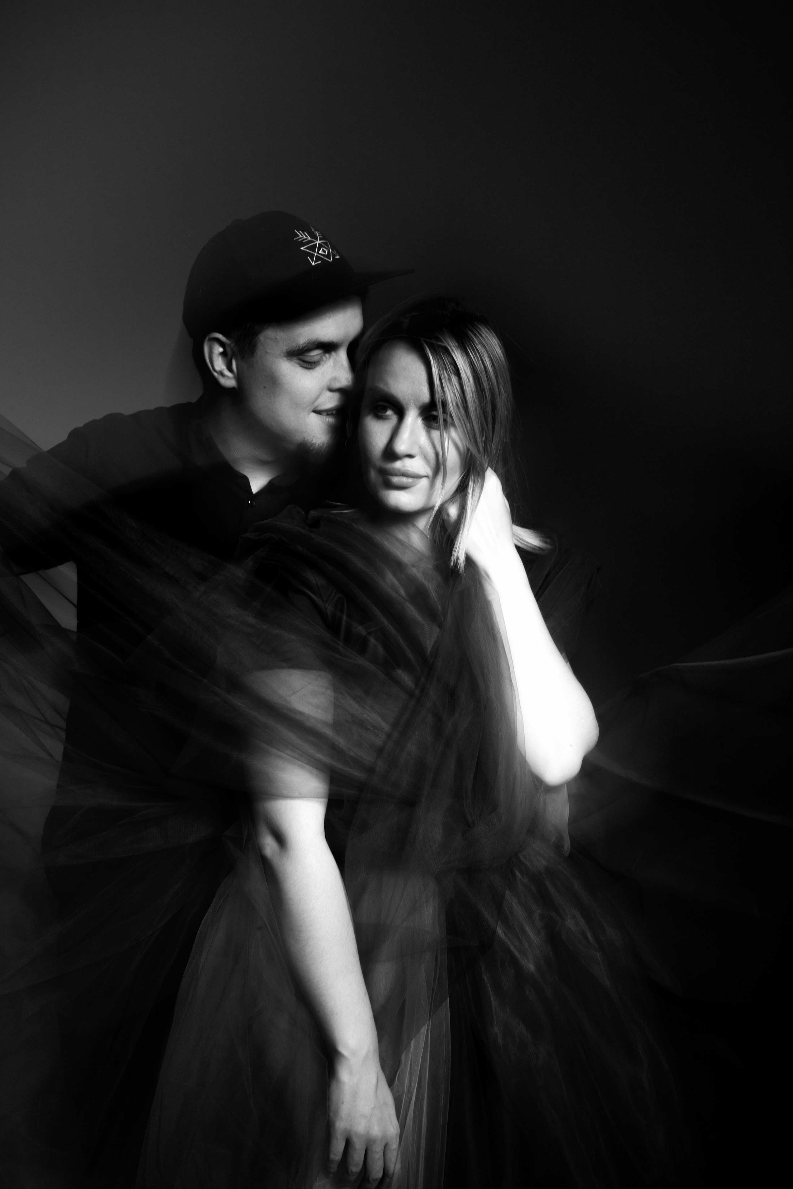 Семейный портрет на фоне. Фотограф в Тюмени Даша Михнова. Портреты, фотопроекты, фотодни