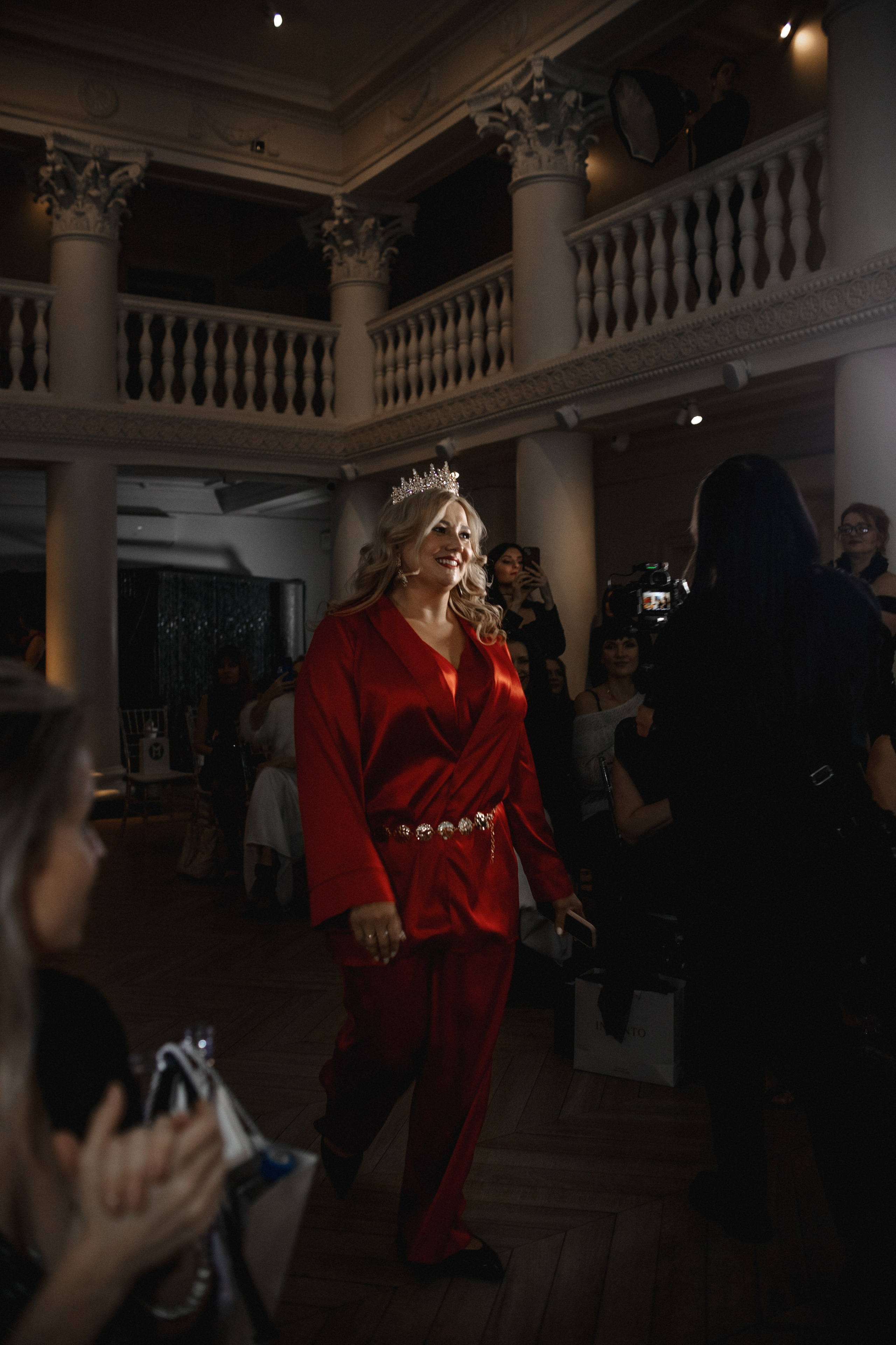 Бал-нетворкинг «Ход Королевы» от сообщества «Код Публичности» (декабрь 2025, Калининград). Женский и семейный фотограф в Калининграде Надежда Подлипинская