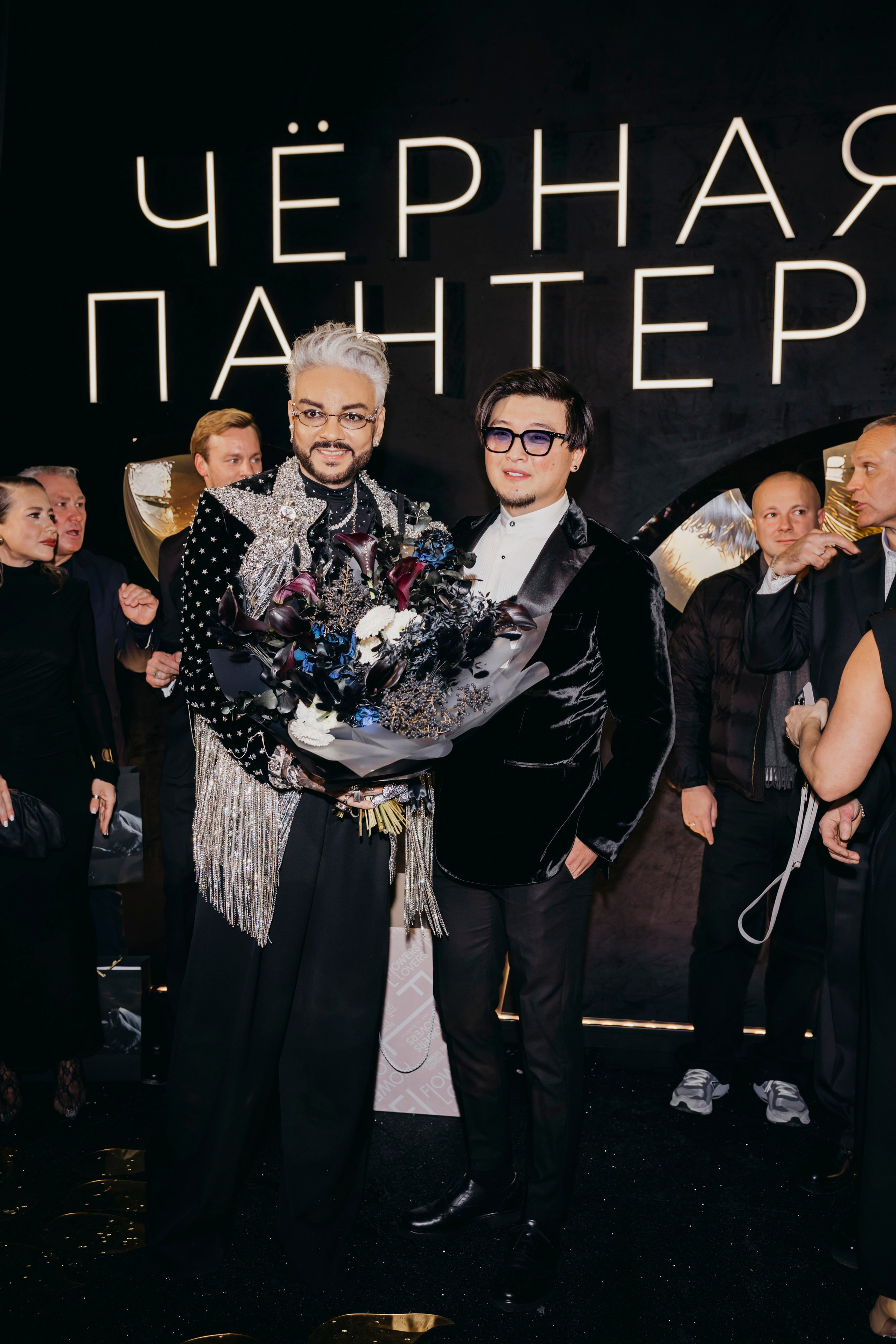 Филипп Киркоров и Анатолий Цой на Премьере клипа «Черная пантера» Филиппа Киркорова в кинотеатре «Художественный» в Москве