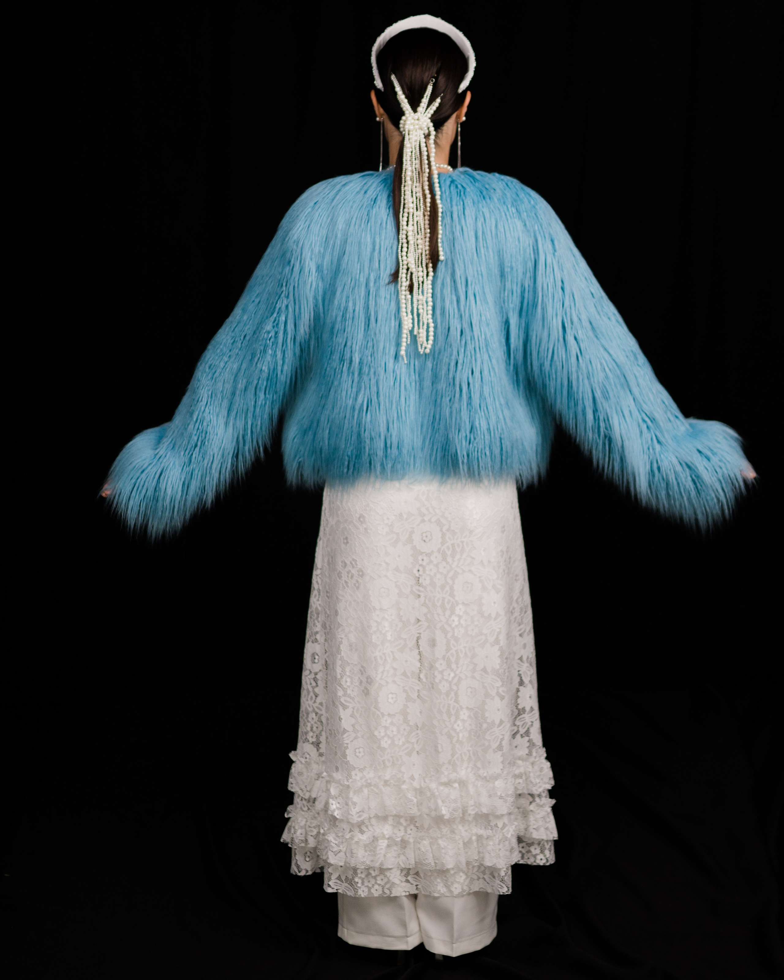 Образ для ведущей мероприятий «Современная снегурочка». Стилист медийных личностей