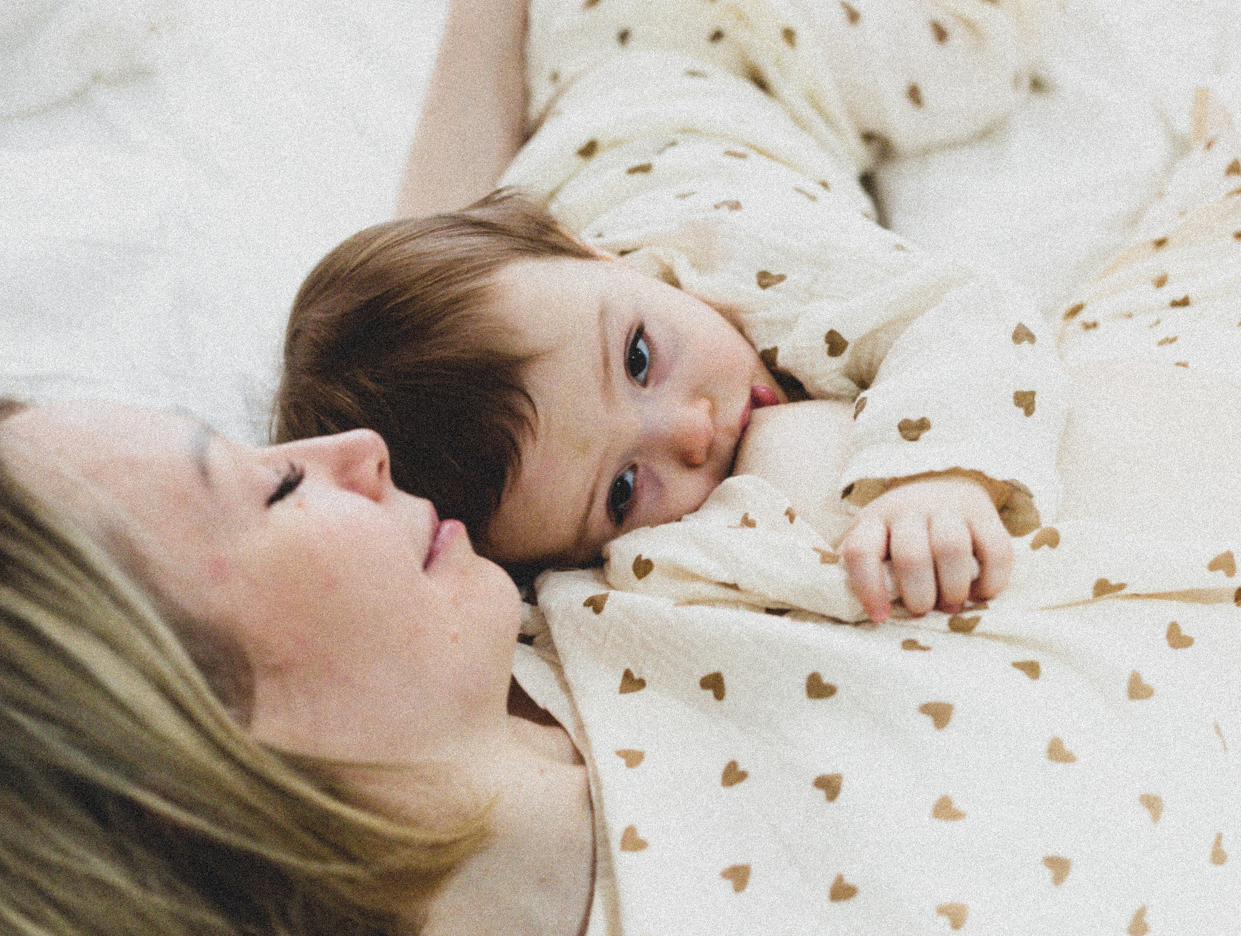 Мама и малыш lifestyle. Фотограф беременных и новорождённых в Краснодаре