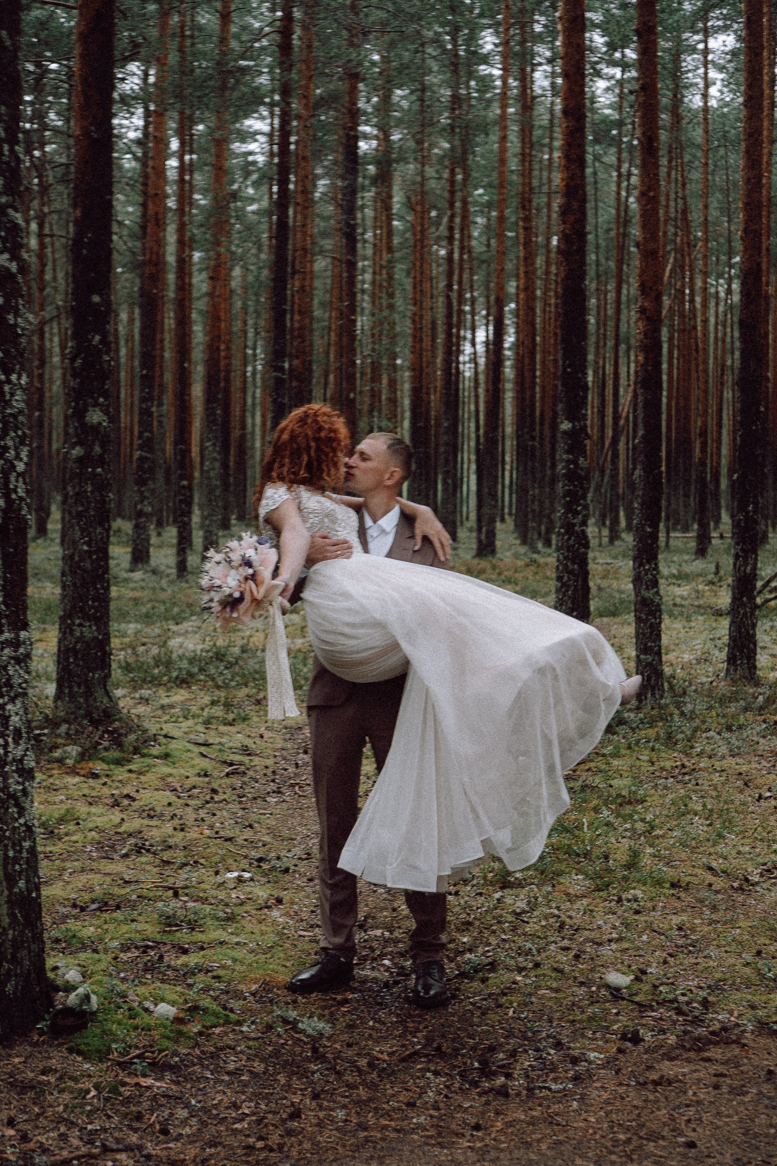 СВАДЕБНАЯ ФОТОСЕССИИЯ ПАРЫ В ГОРОДЕ ПРИОЗЕРСК В СОСНОВОМ ЛЕСУ И С ПИКАПОМ. Профессиональный фотограф, Санкт-Петербург — Виктория Богомолова