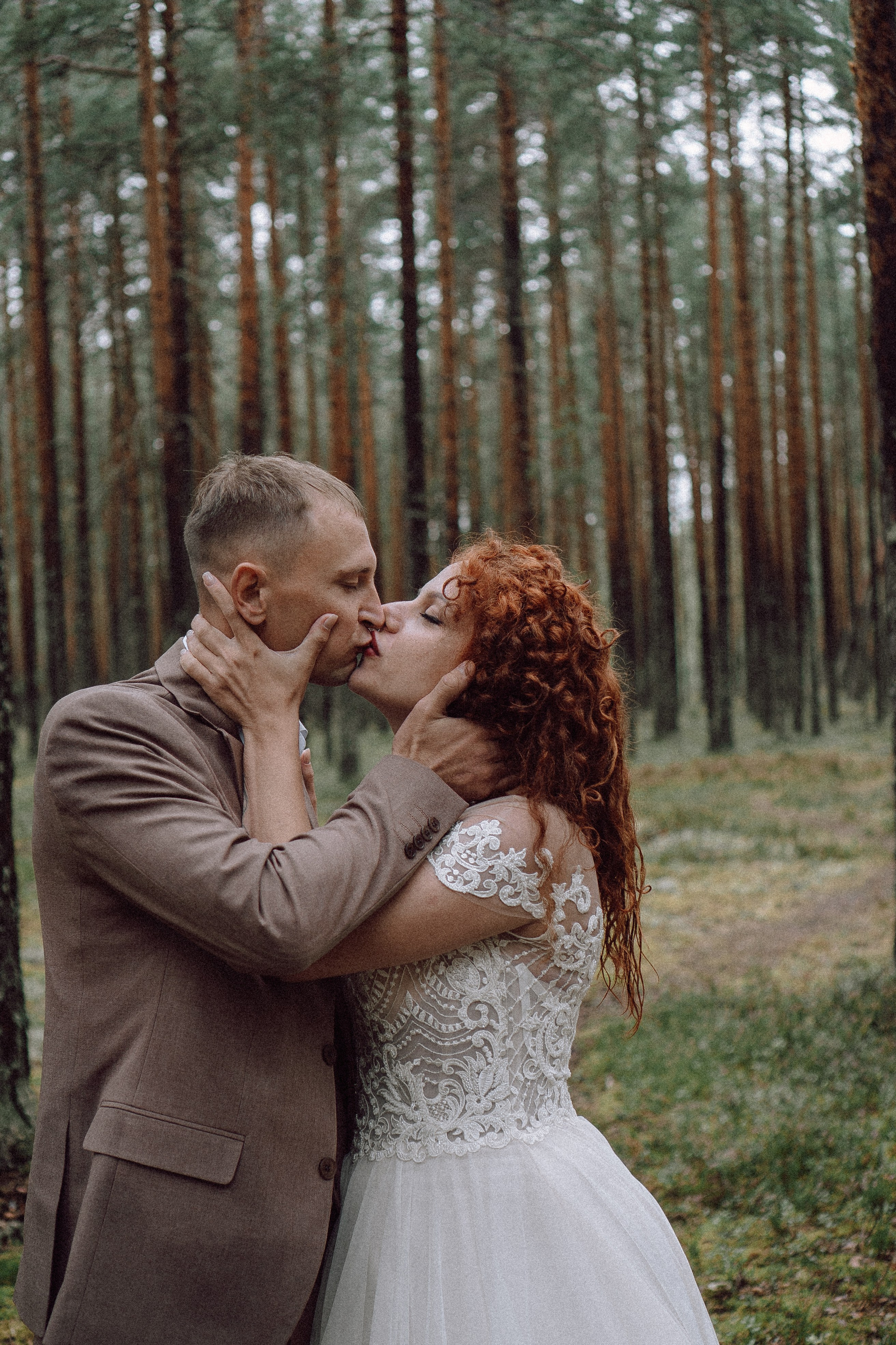 СВАДЕБНАЯ ФОТОСЕССИИЯ ПАРЫ В ГОРОДЕ ПРИОЗЕРСК В СОСНОВОМ ЛЕСУ И С ПИКАПОМ. Профессиональный фотограф, Санкт-Петербург — Виктория Богомолова