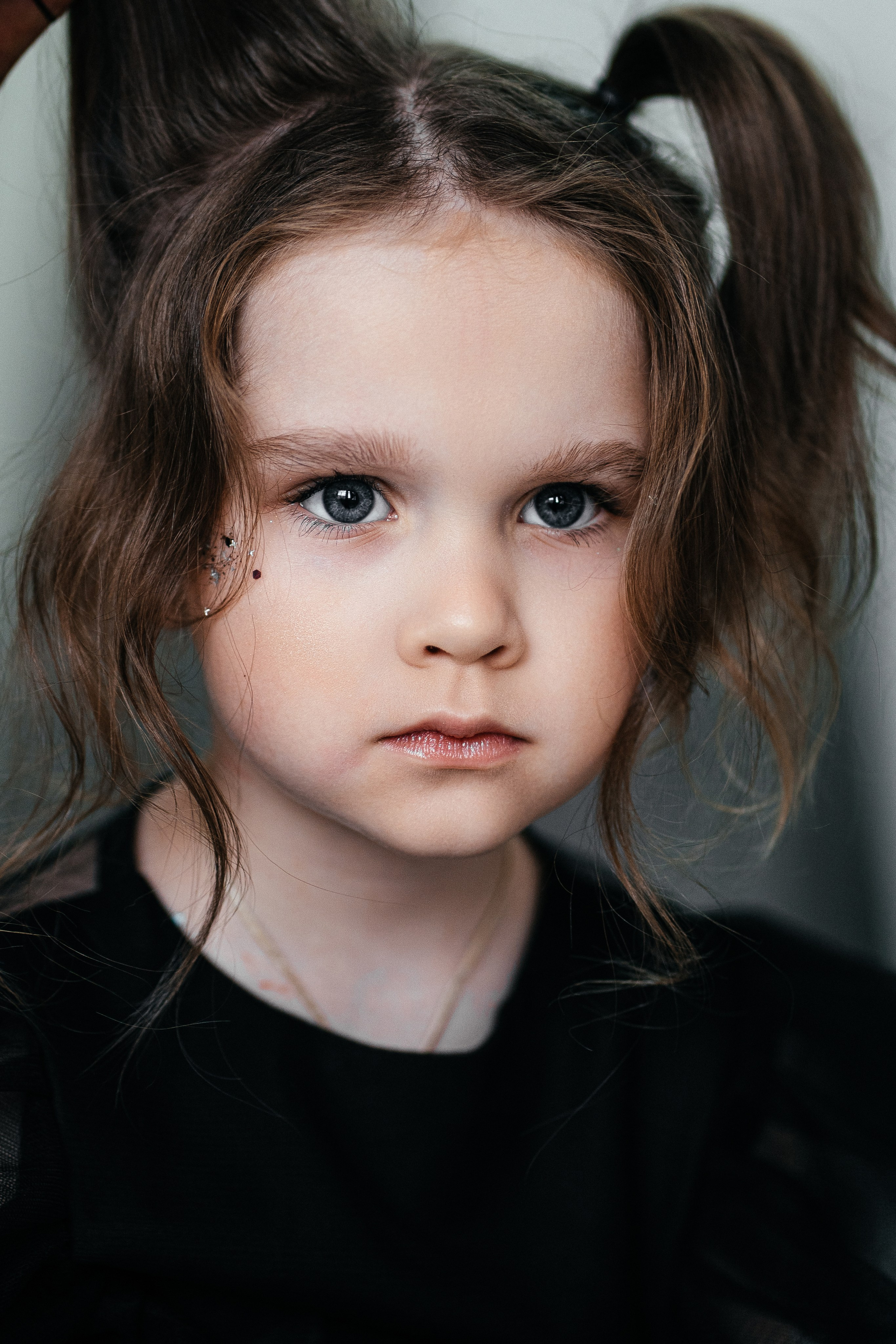 Фотосессия для девочки в платье. Фотограф Ким Наталья в Красноярске