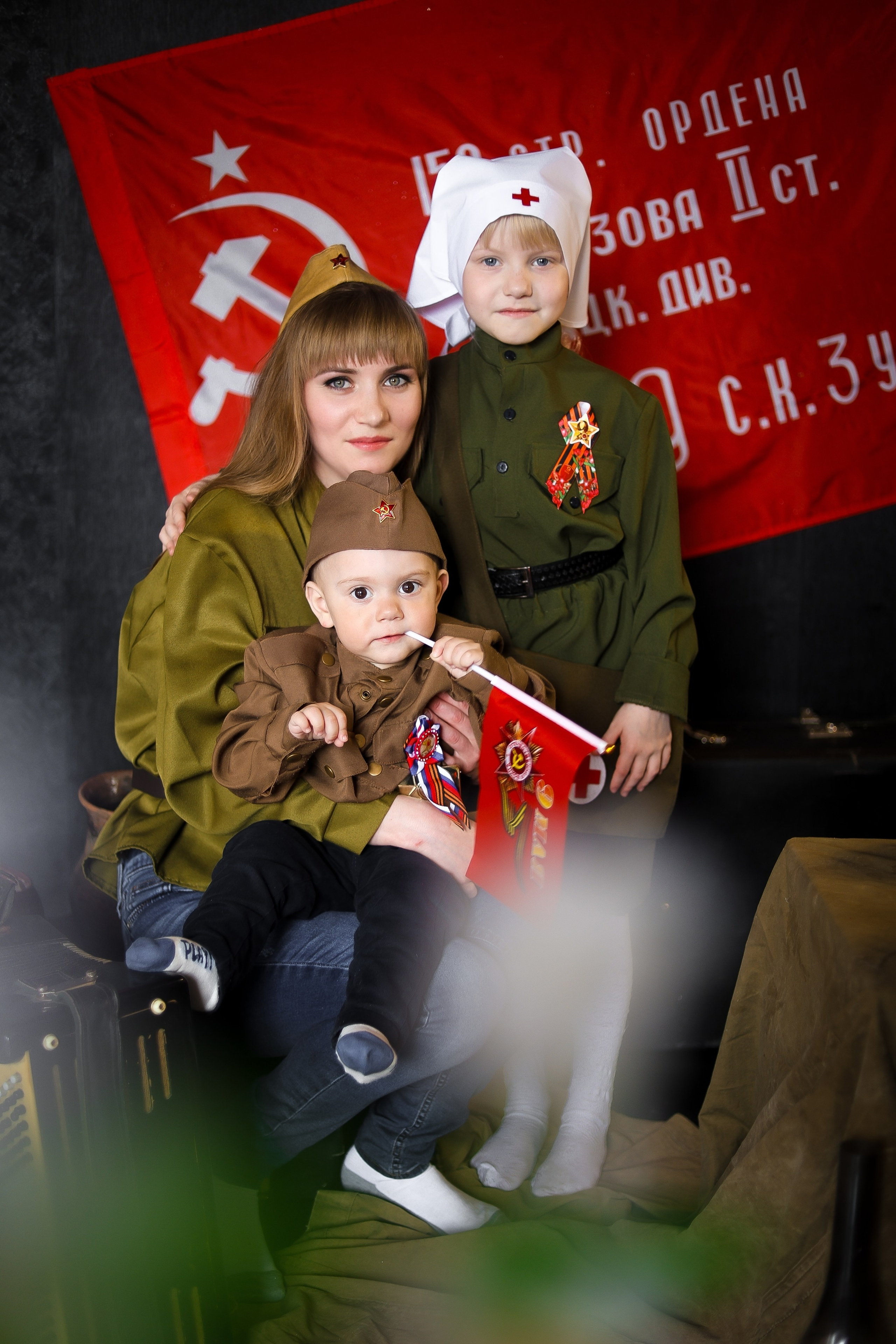 Семейные фотосессии студийные; новогодние, тематические, домашние и тд. Выпускные альбомы для школ и Детских садов в Барнауле /Выпускные/Свадебные/Детские/Семейные и др. виды съёмок /Фотограф Вера Валейко