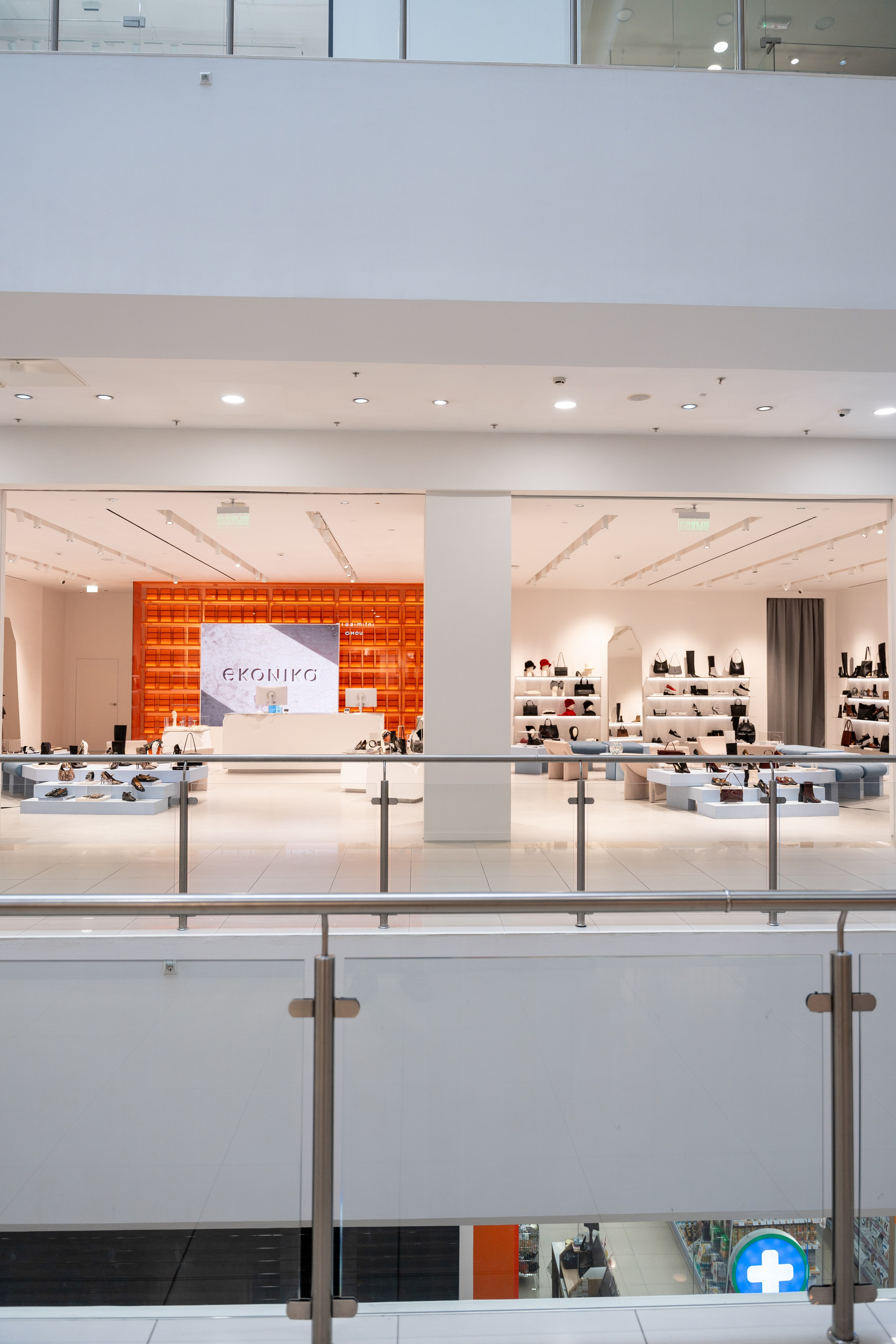 Интерьерная фотосъемка магазина Ekonika в Краснодаре — обувной бренд Профессиональная фотосъемка Ekonika — фирменный магазин в Краснодаре. Шедевры для Вас! Фотограф и Видеограф в Краснодаре Пахиев Руслан